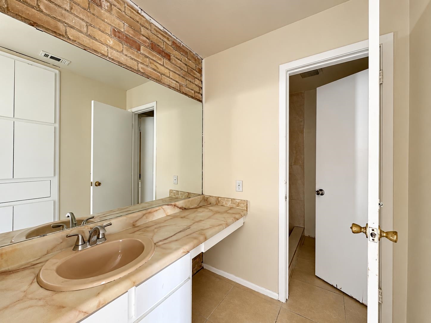 412 Gale St 17 Property Photo 15
