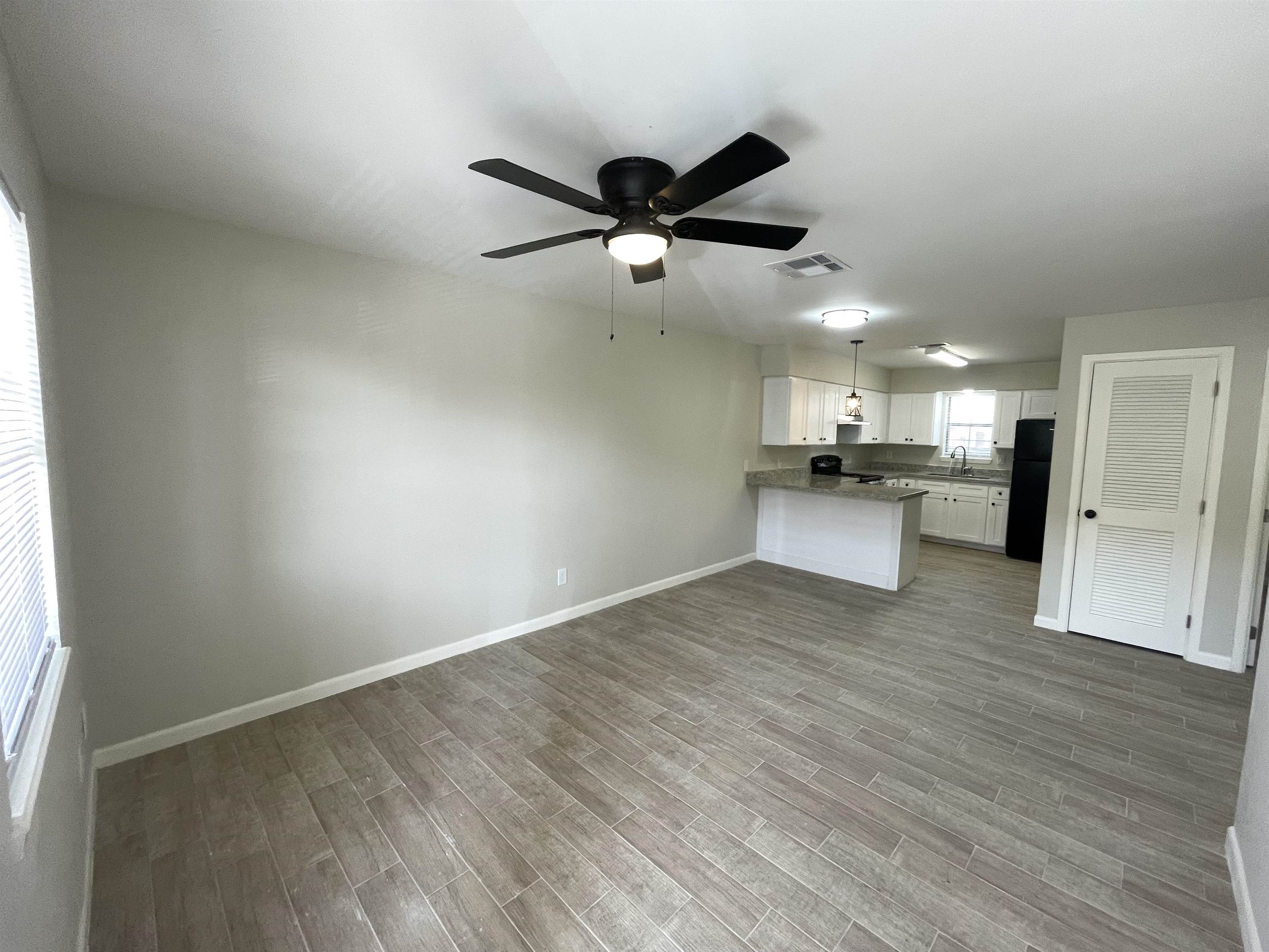 3005 E Price St 2 Property Photo 3