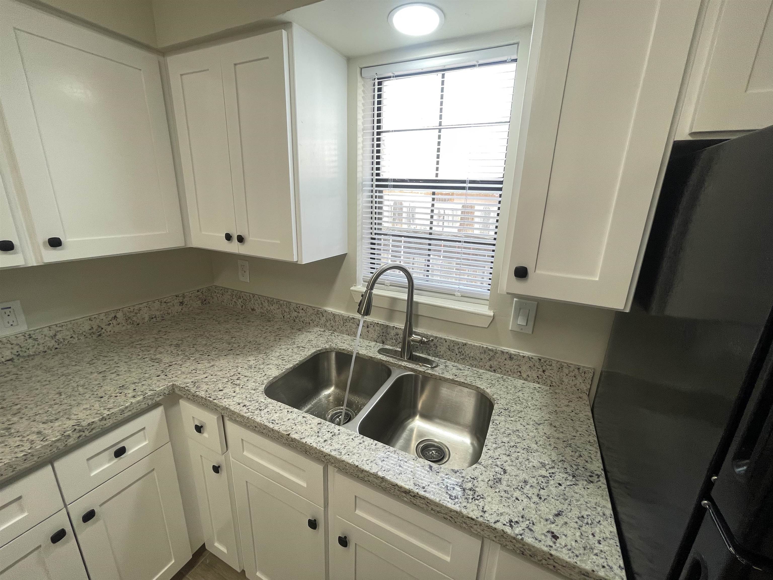 3005 E Price St 2 Property Photo 8