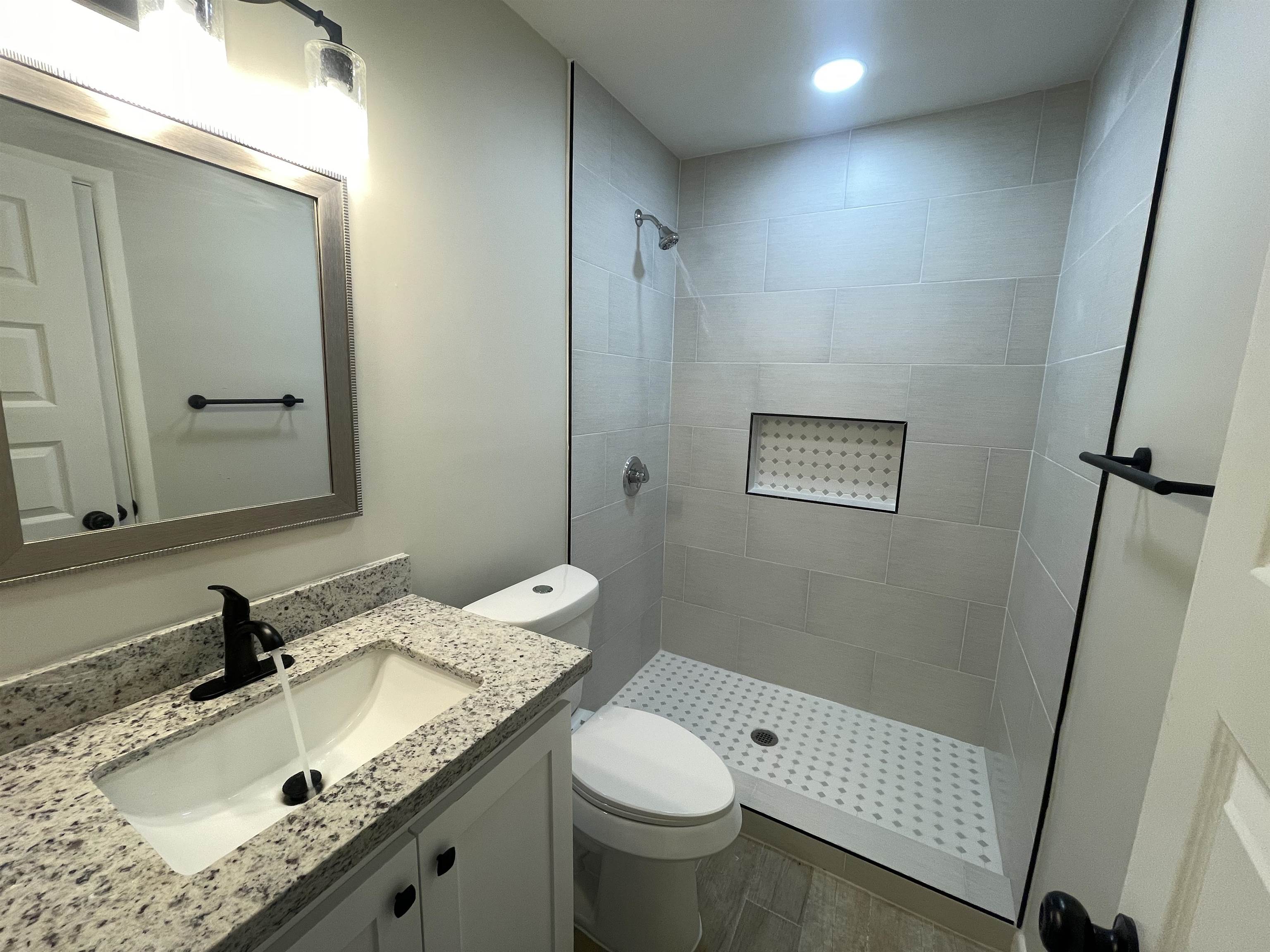 3005 E Price St 2 Property Photo 11
