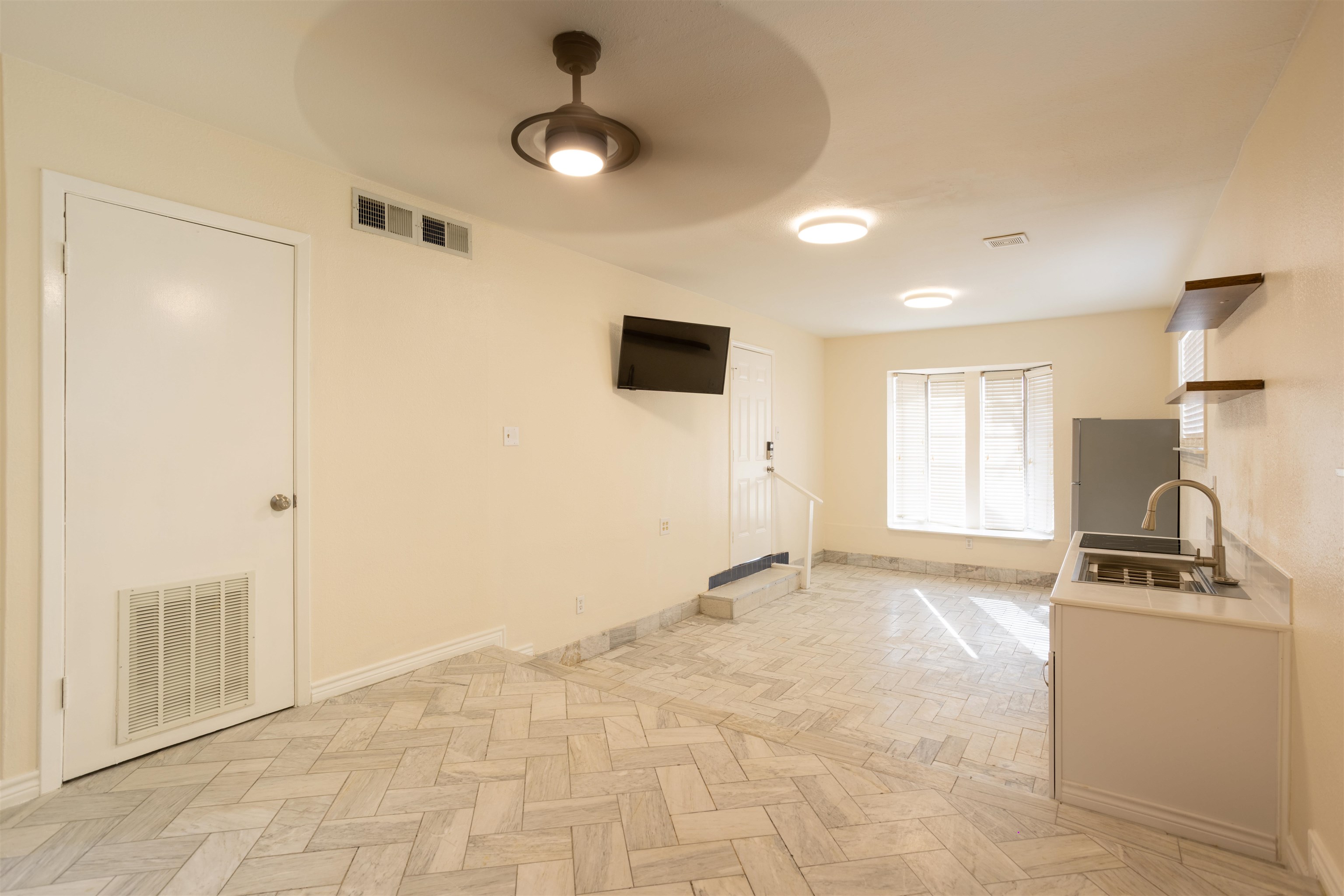 5009 San Francisco Ave D Property Photo 10