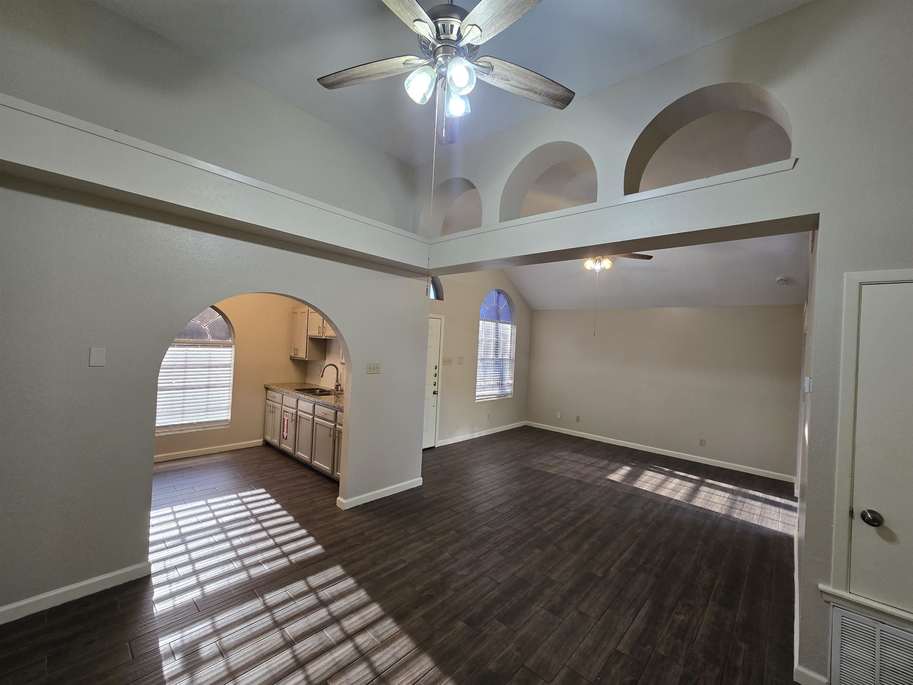 103 Lynn Lp Property Photo 5