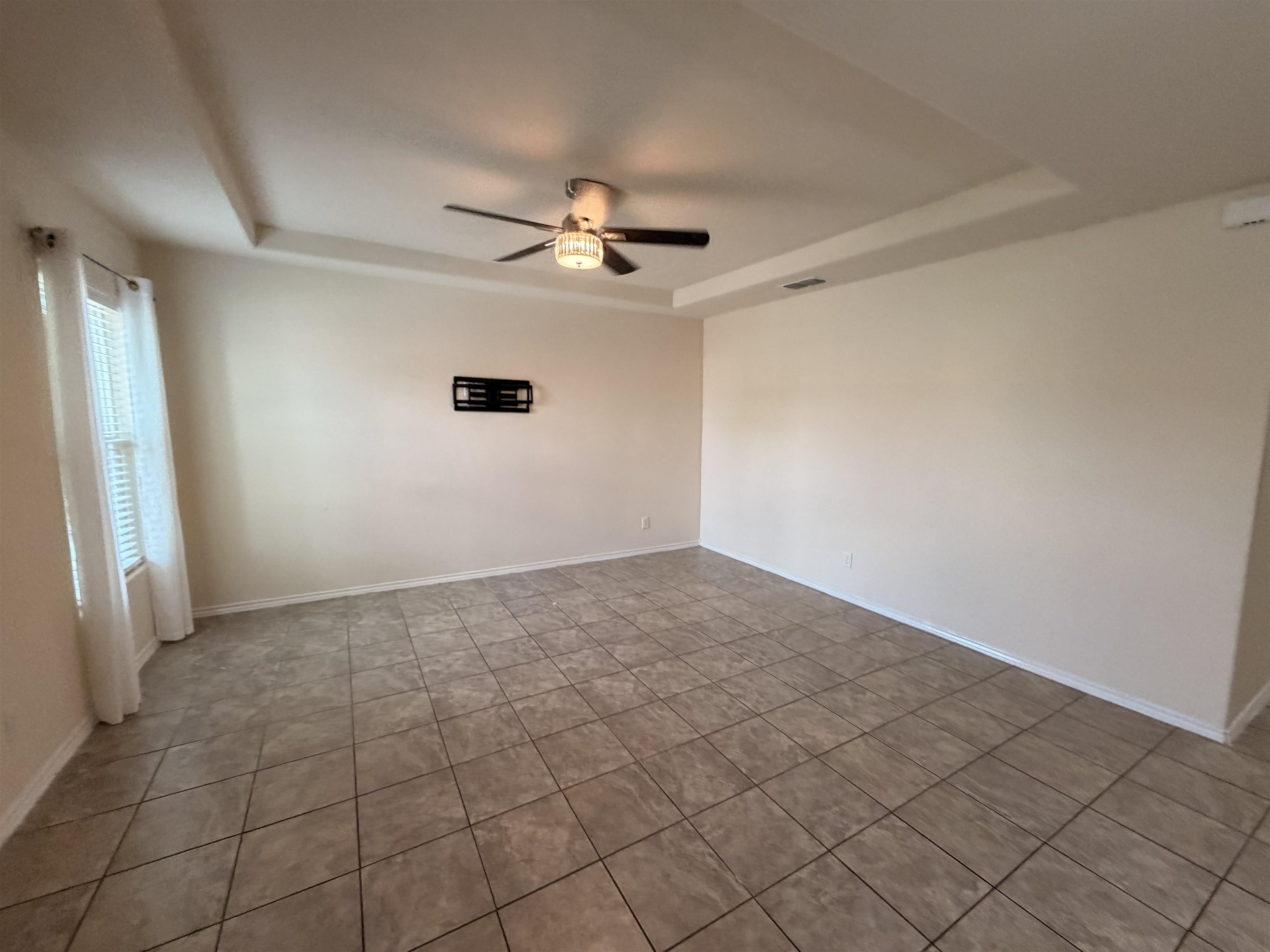 2407 La Parra Ln. Property Photo 4
