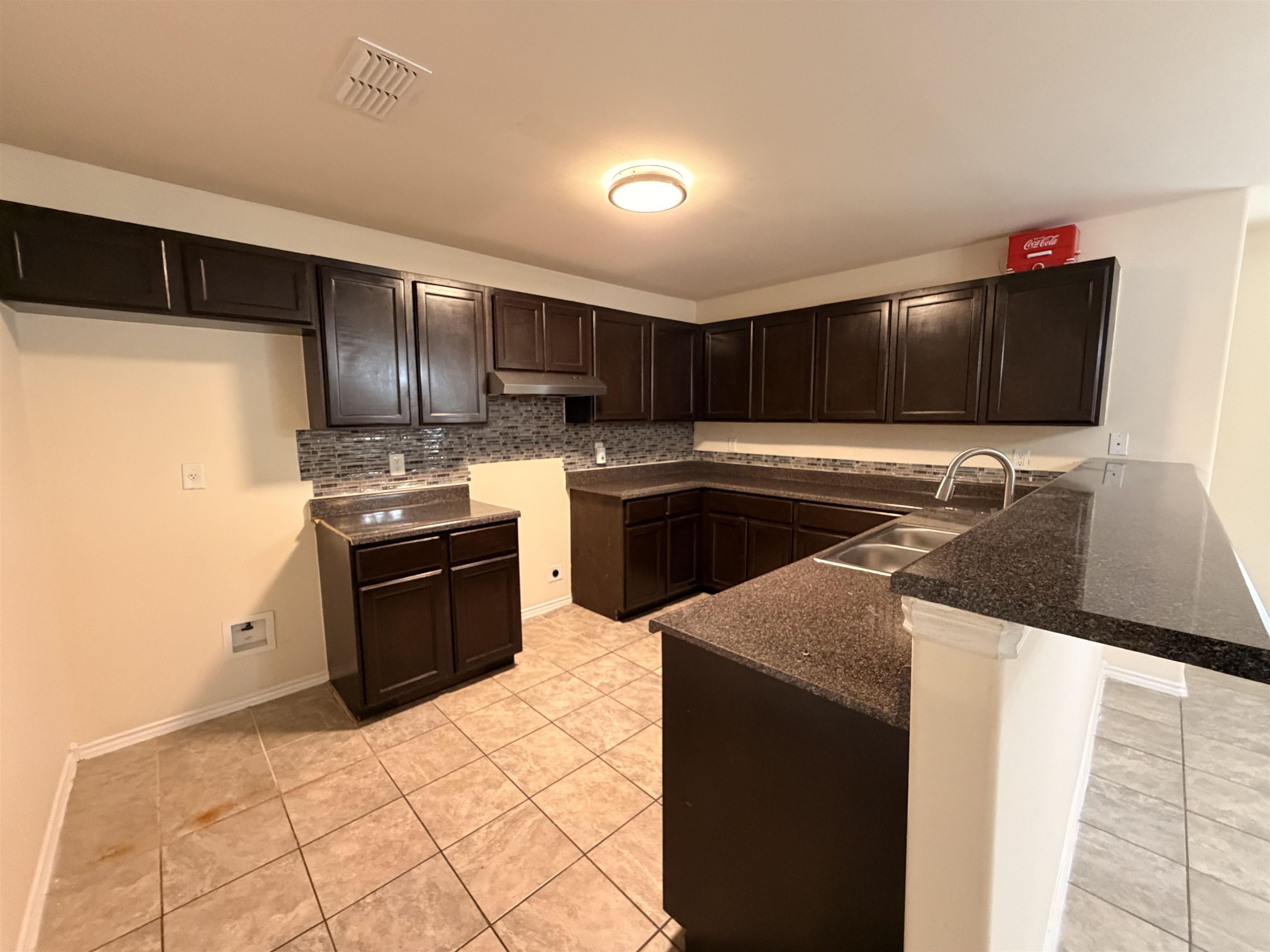 2407 La Parra Ln. Property Photo 5