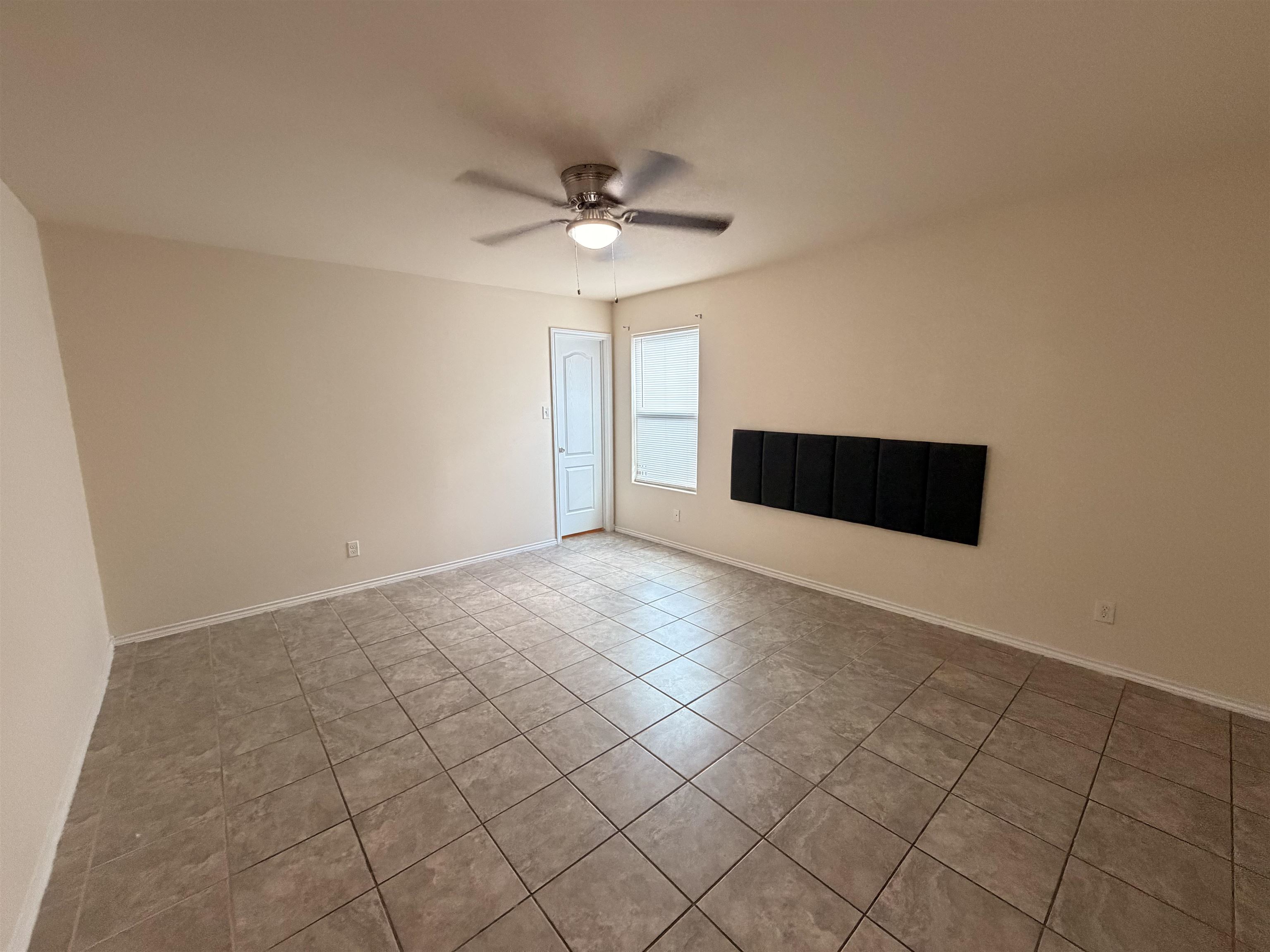 2407 La Parra Ln. Property Photo 7