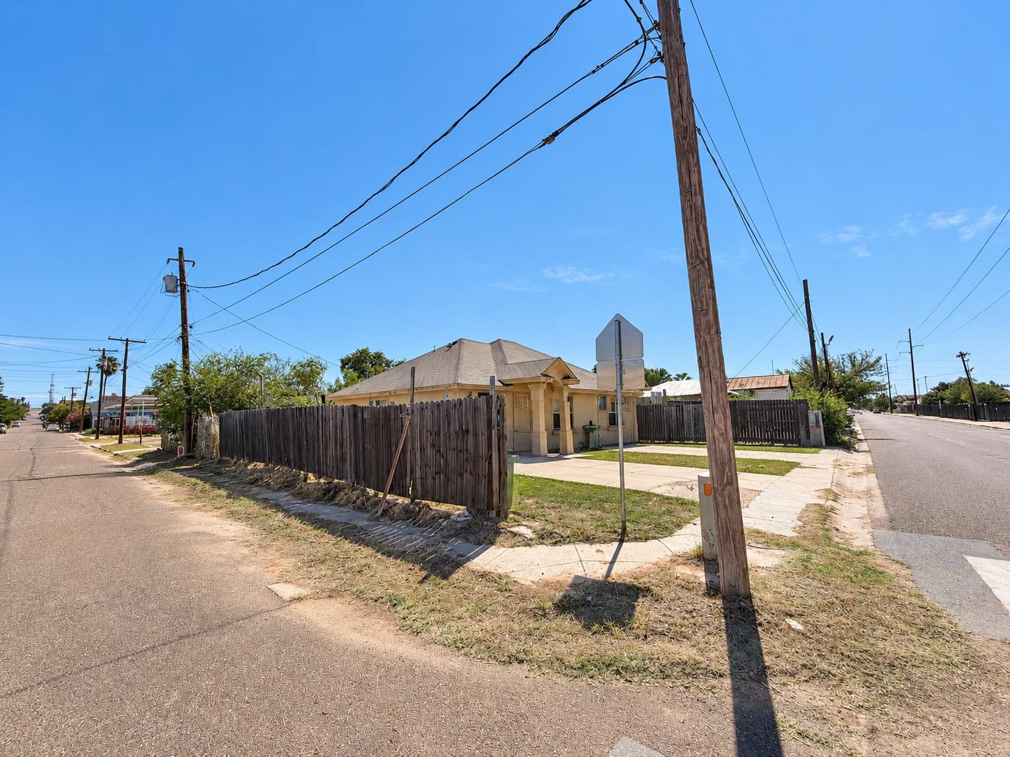 1617 Monterrey Ave Property Photo 2