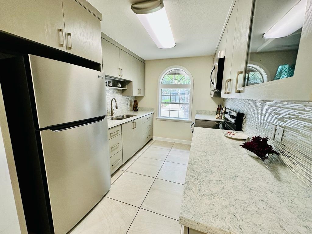 9816 Center Rd Property Photo 10