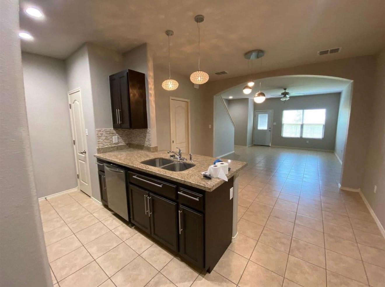 137 Niagara Dr. 137 Property Photo 5