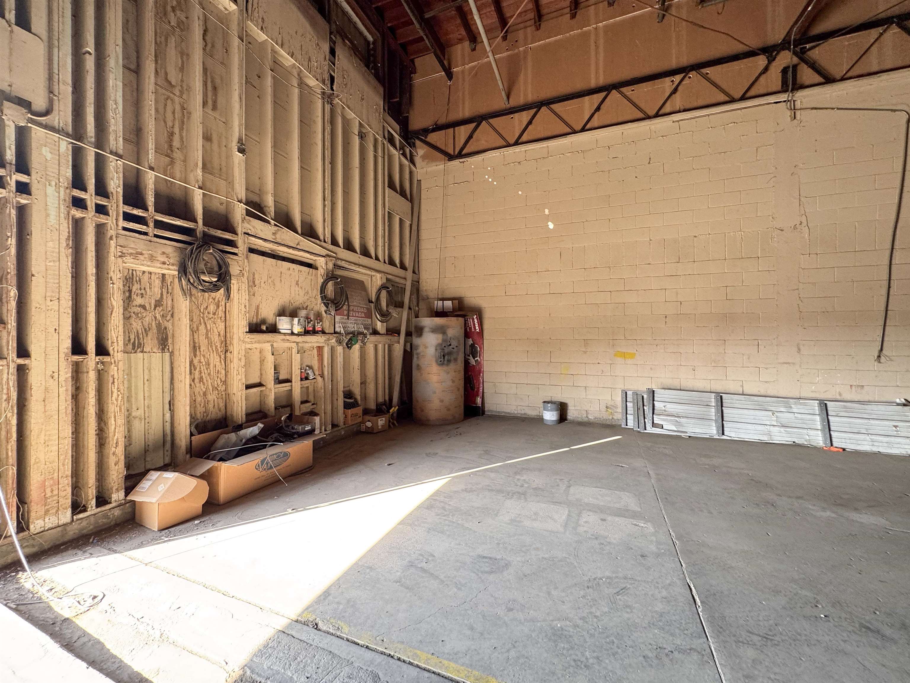 2015 Pappas St Property Photo 8