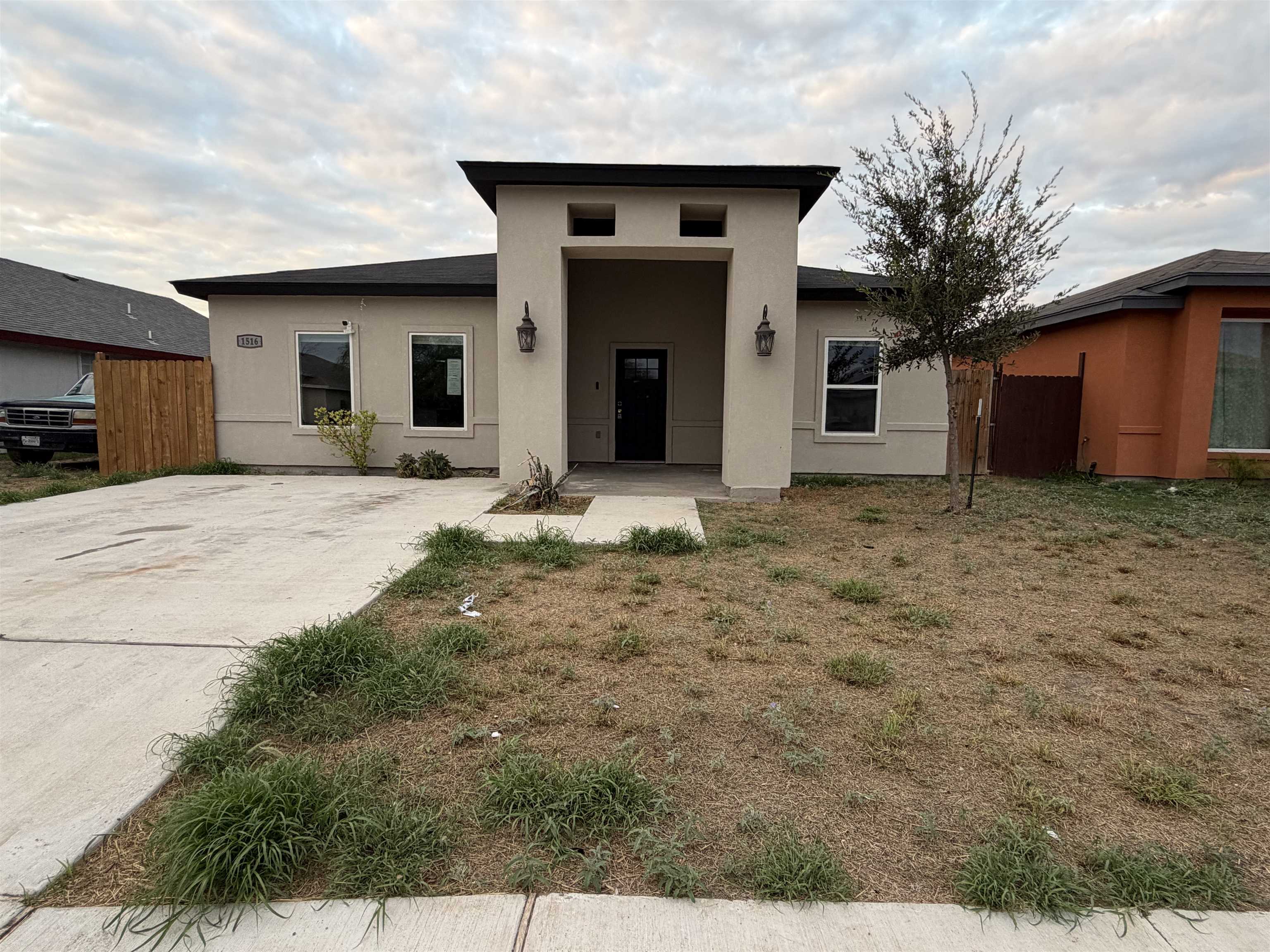 1516 Riddle Dr Property Photo 1