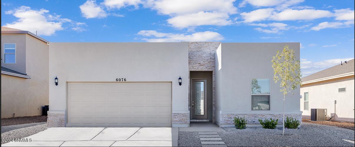 6076 Silver Park Property Photo