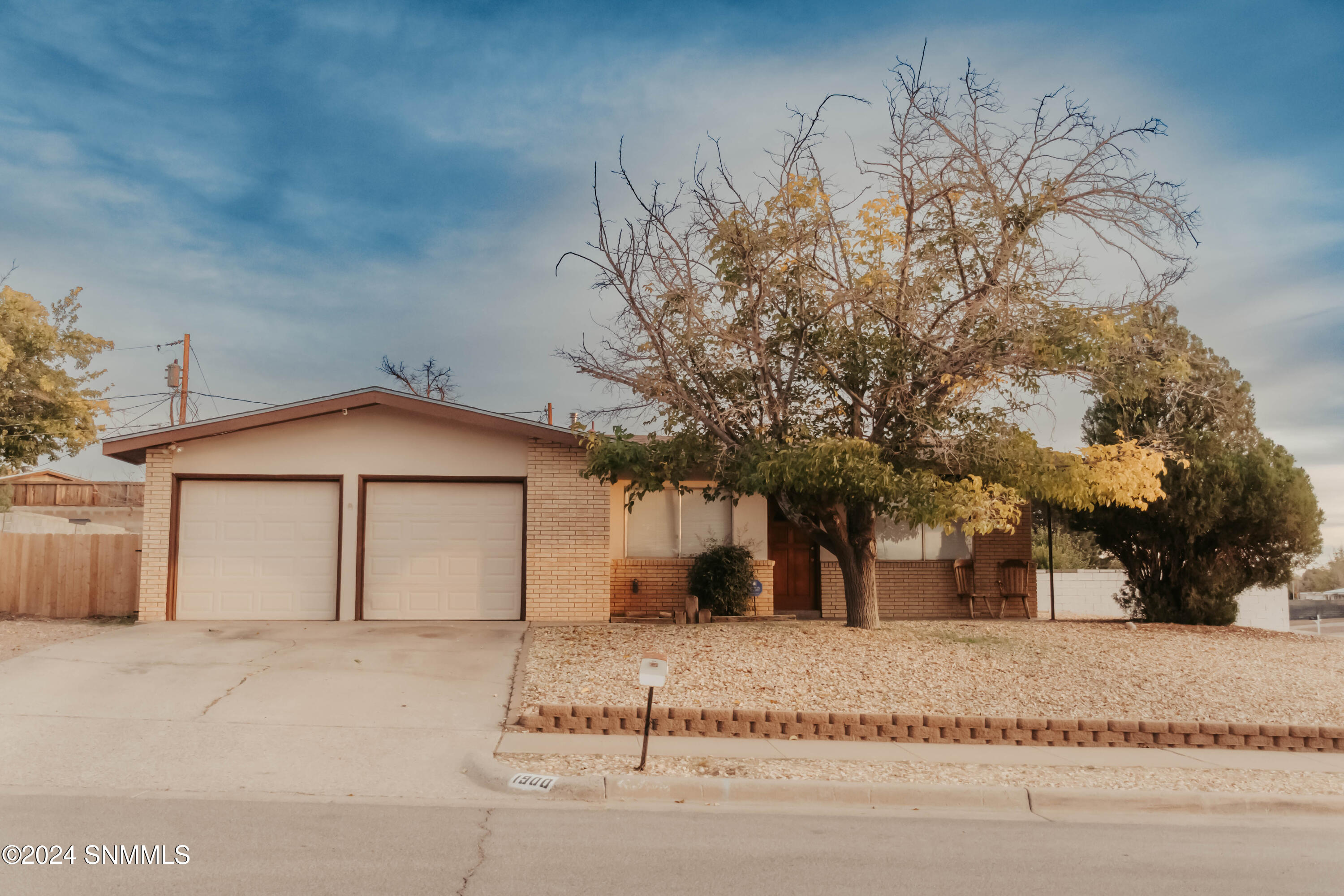 1900 Phyllis Lane Property Photo 1