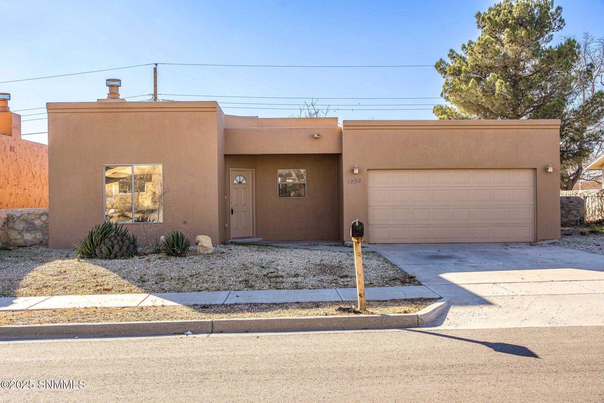 1852 Newton Street Property Photo 1