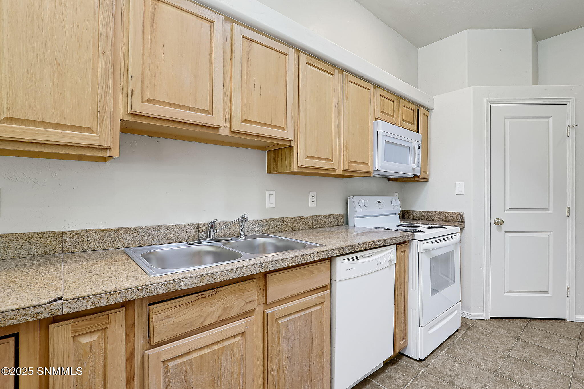 2214 Dakota Drive A Property Photo 13