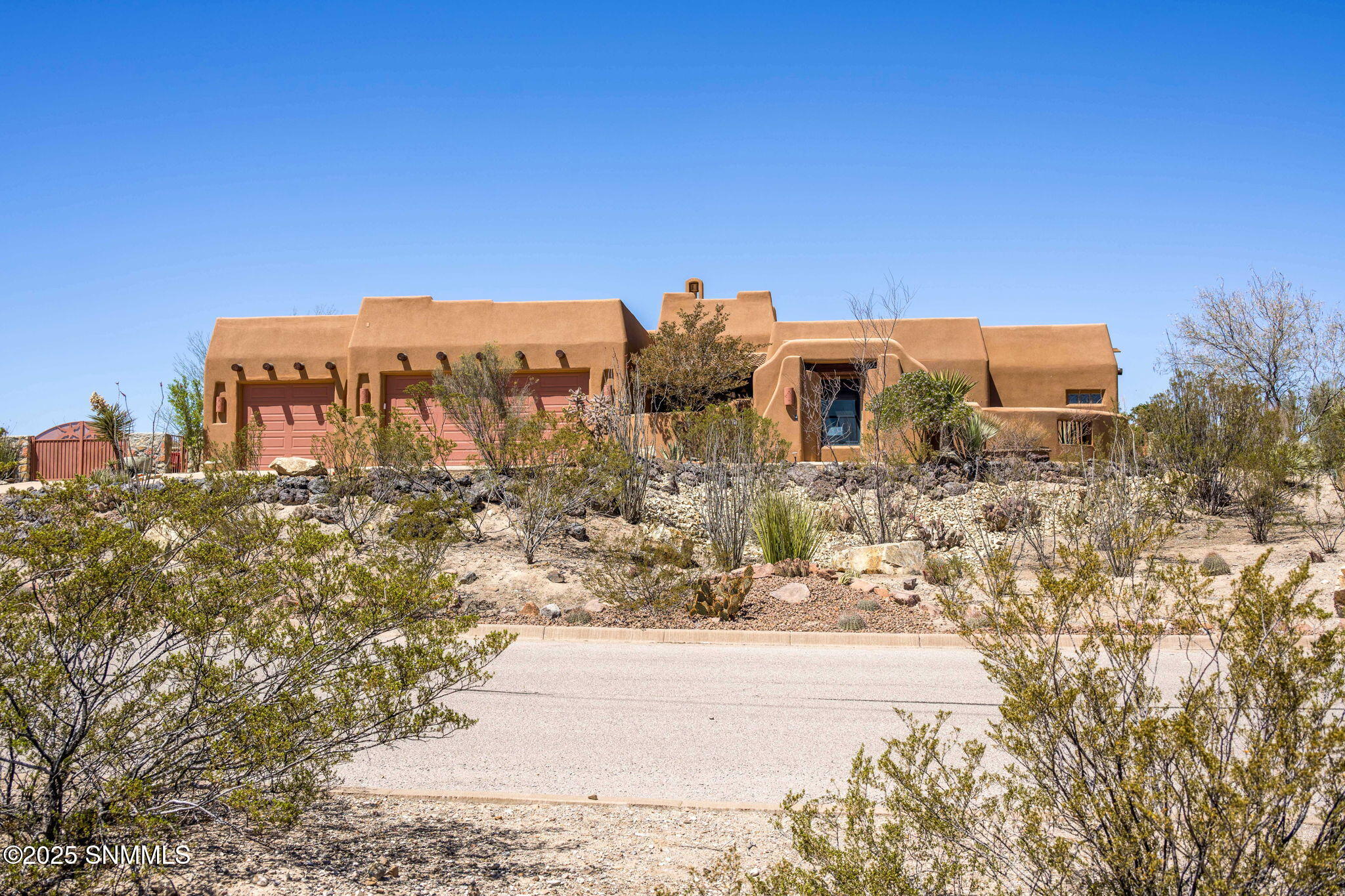 6145 Luna De Oro Property Photo