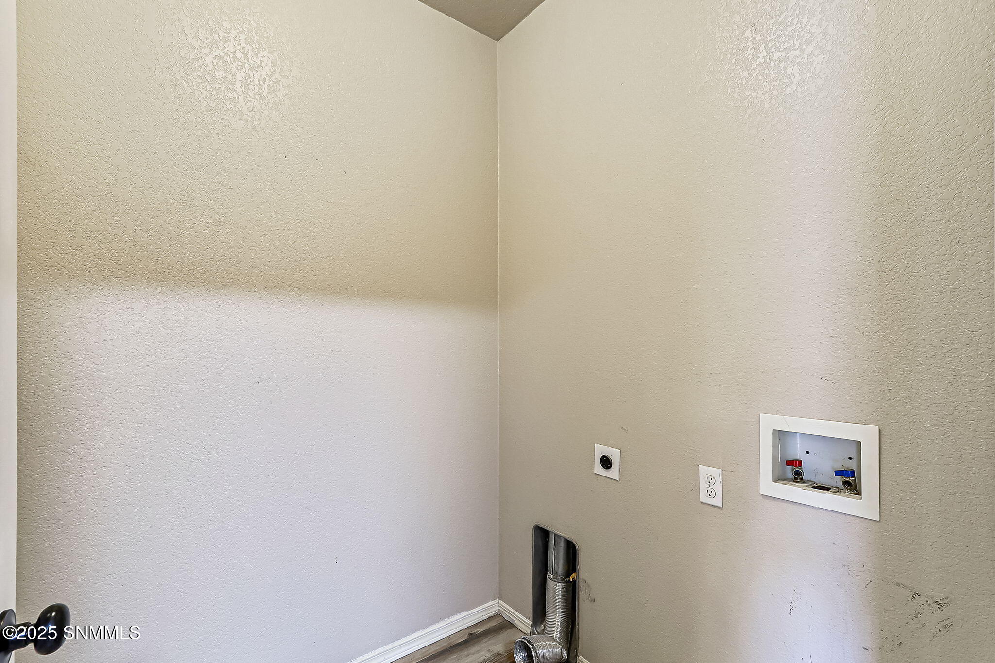 5609 Wales Drive Property Photo 25
