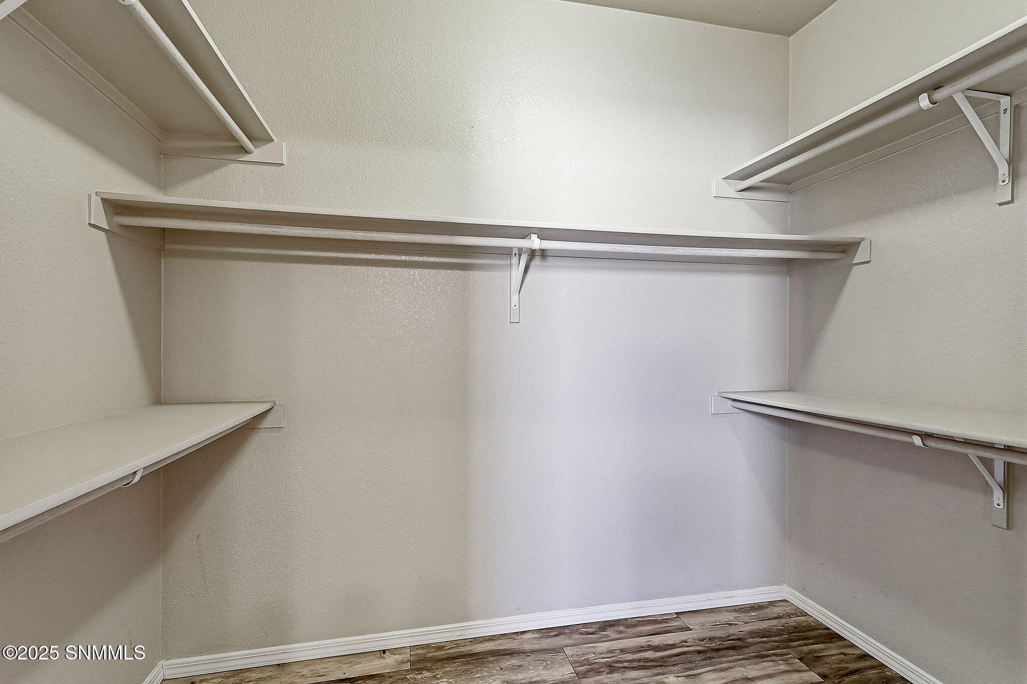 5609 Wales Drive Property Photo 30