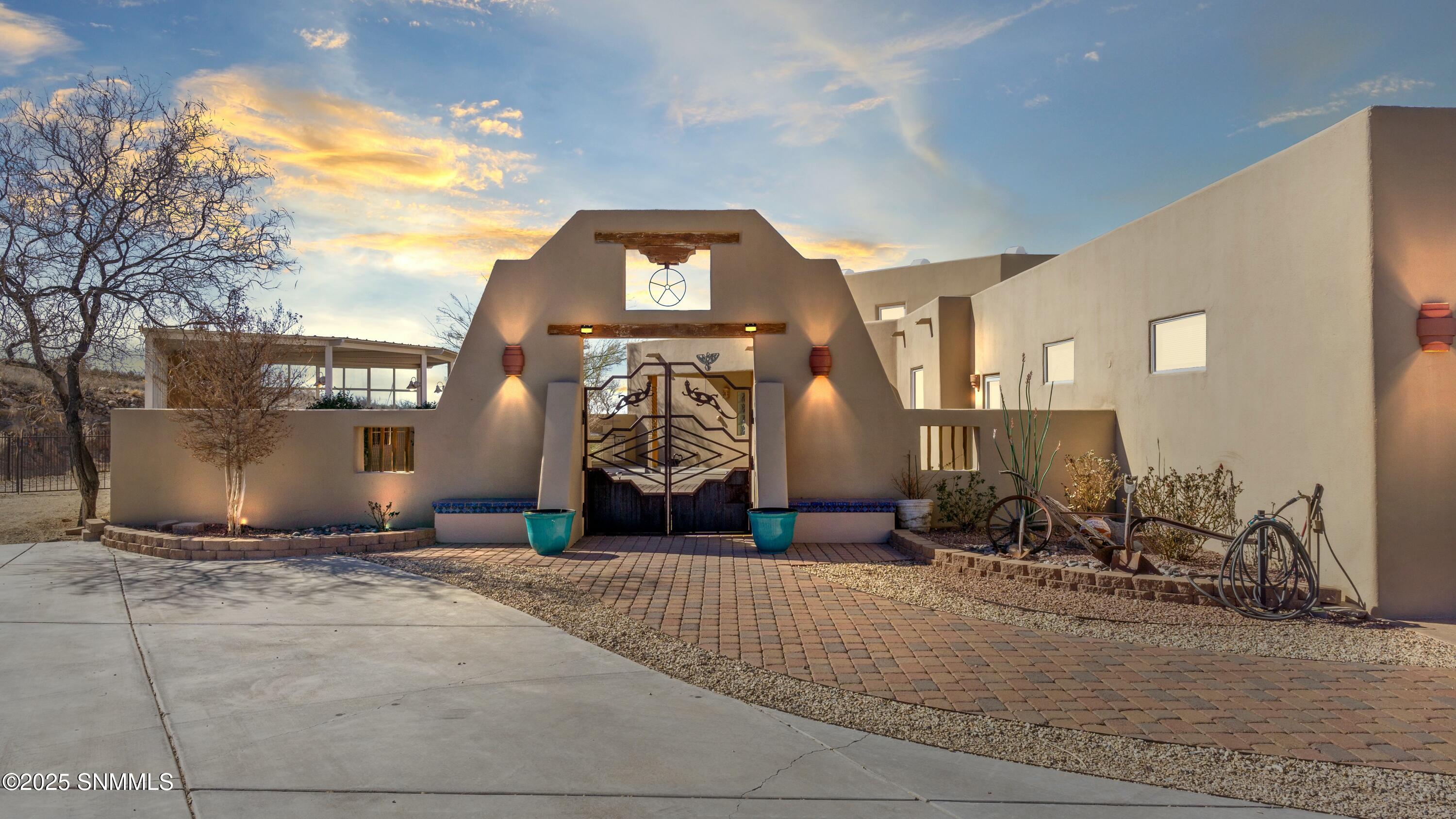 15554 Space Murals Lane Property Photo 1