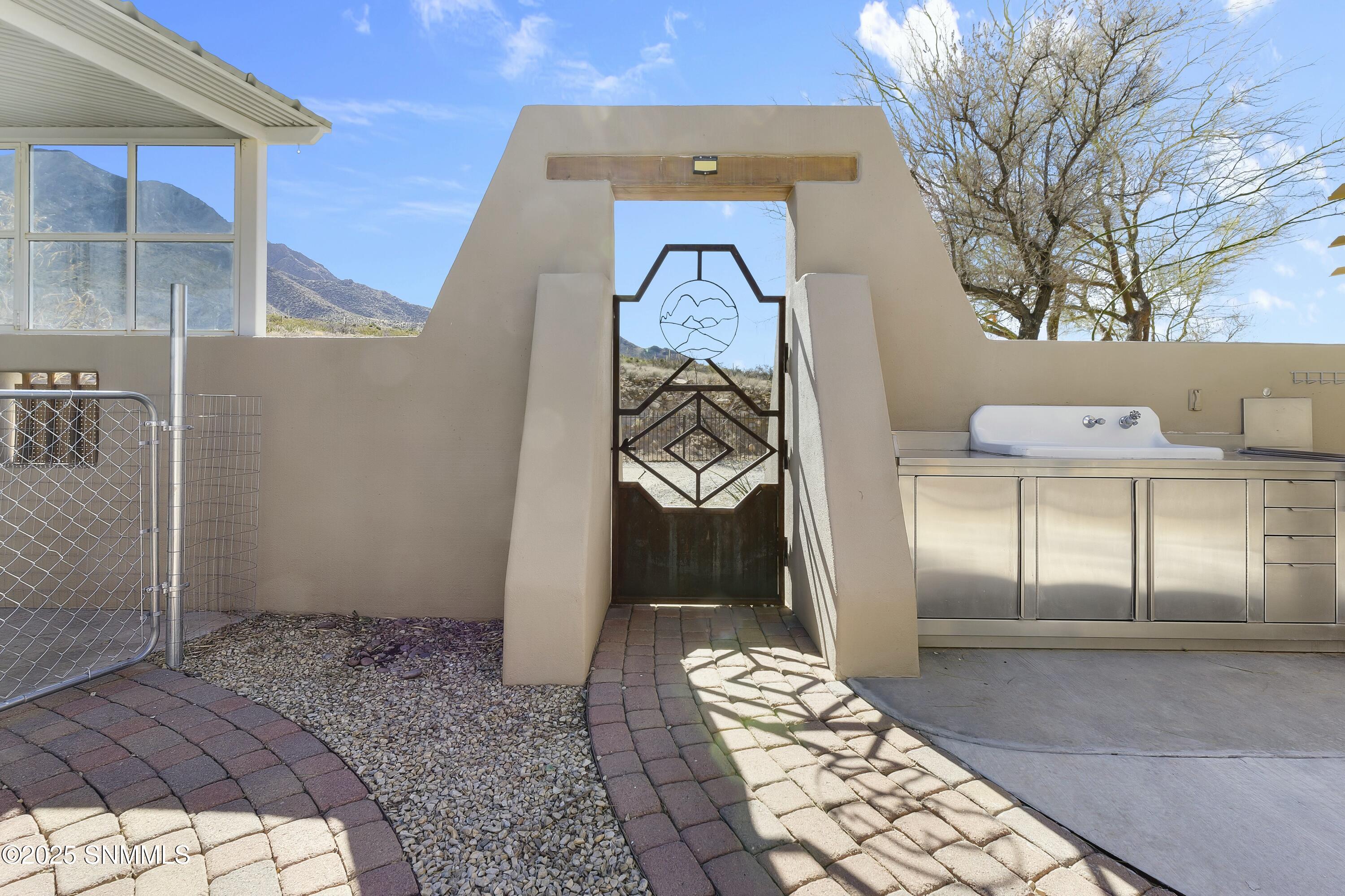 15554 Space Murals Lane Property Photo 10