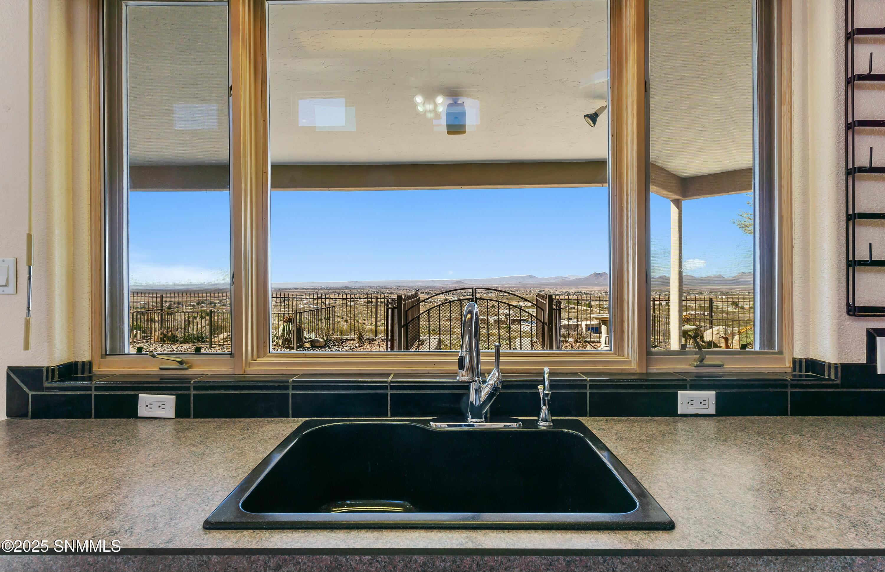 15554 Space Murals Lane Property Photo 26