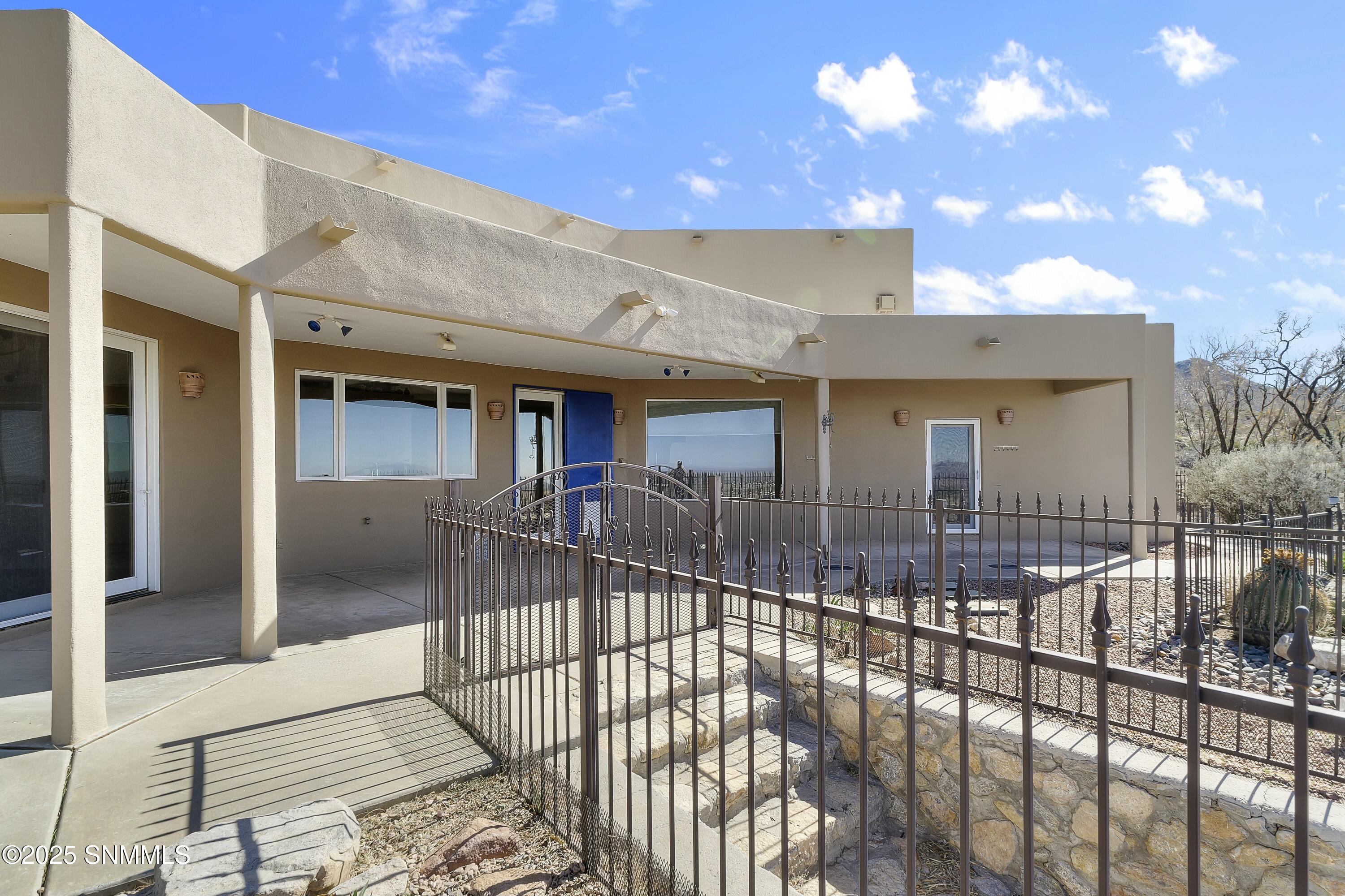 15554 Space Murals Lane Property Photo 56