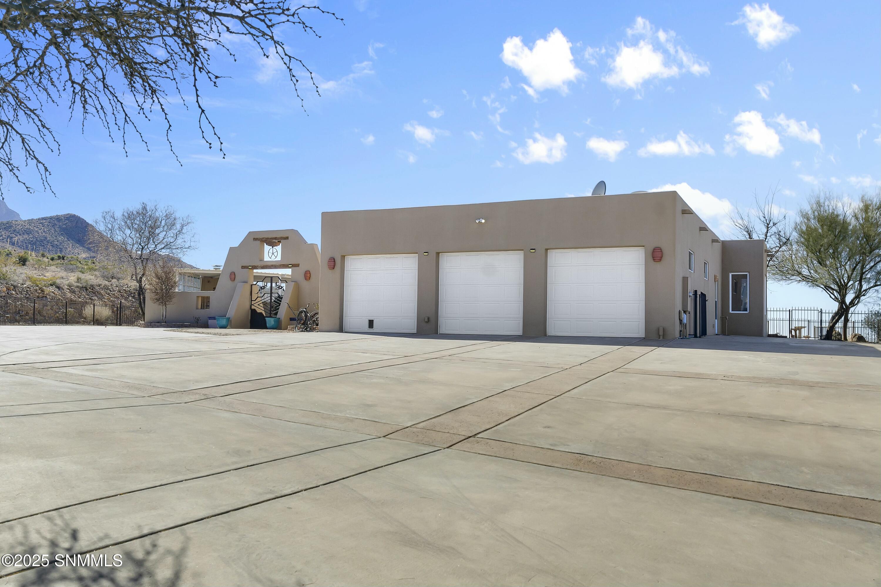 15554 Space Murals Lane Property Photo 64