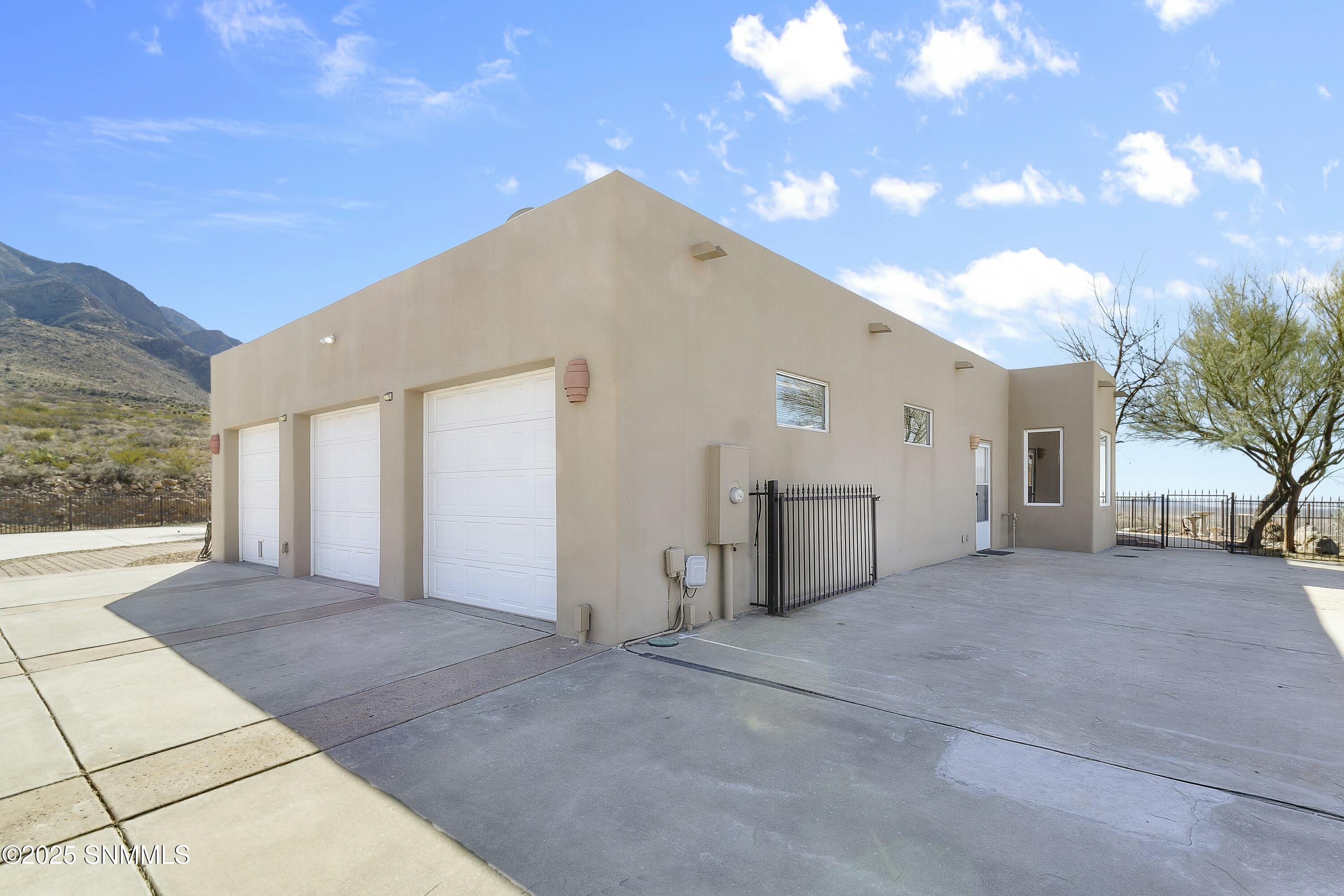 15554 Space Murals Lane Property Photo 65