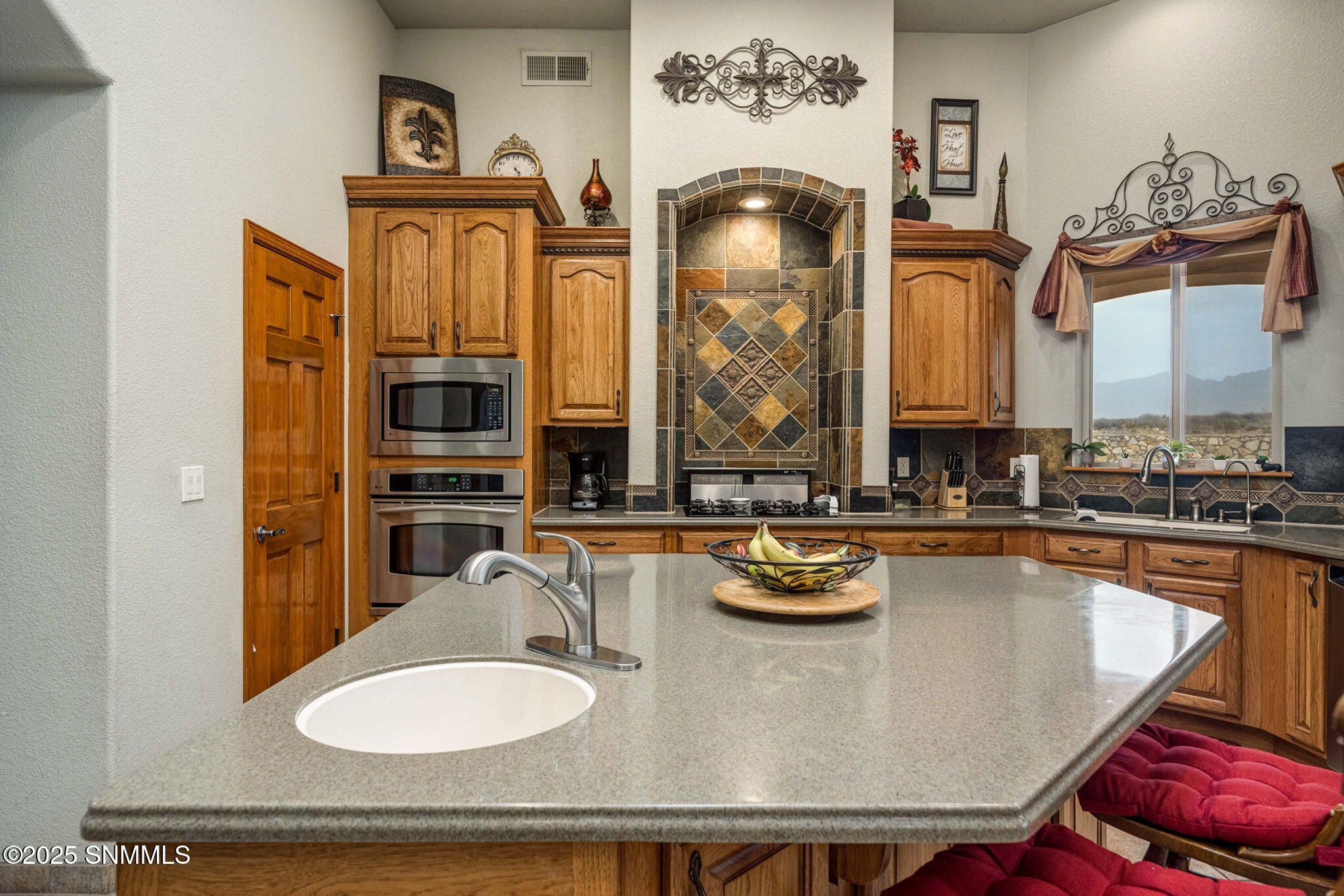 8200 Dripping Springs Road Property Photo 12