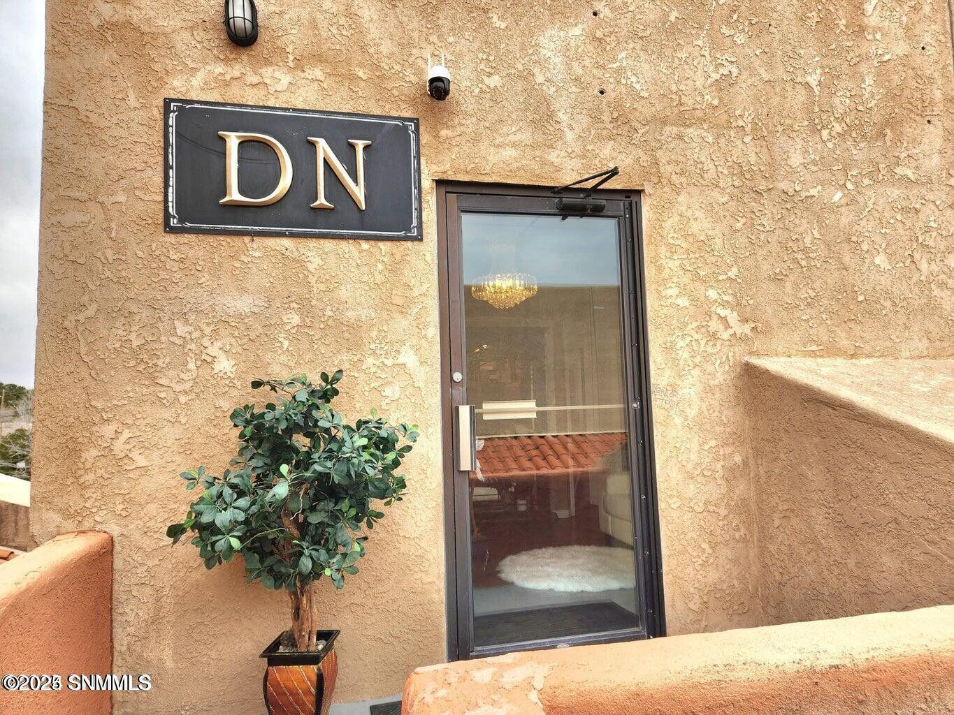1980 E Lohman Avenue Property Photo 2
