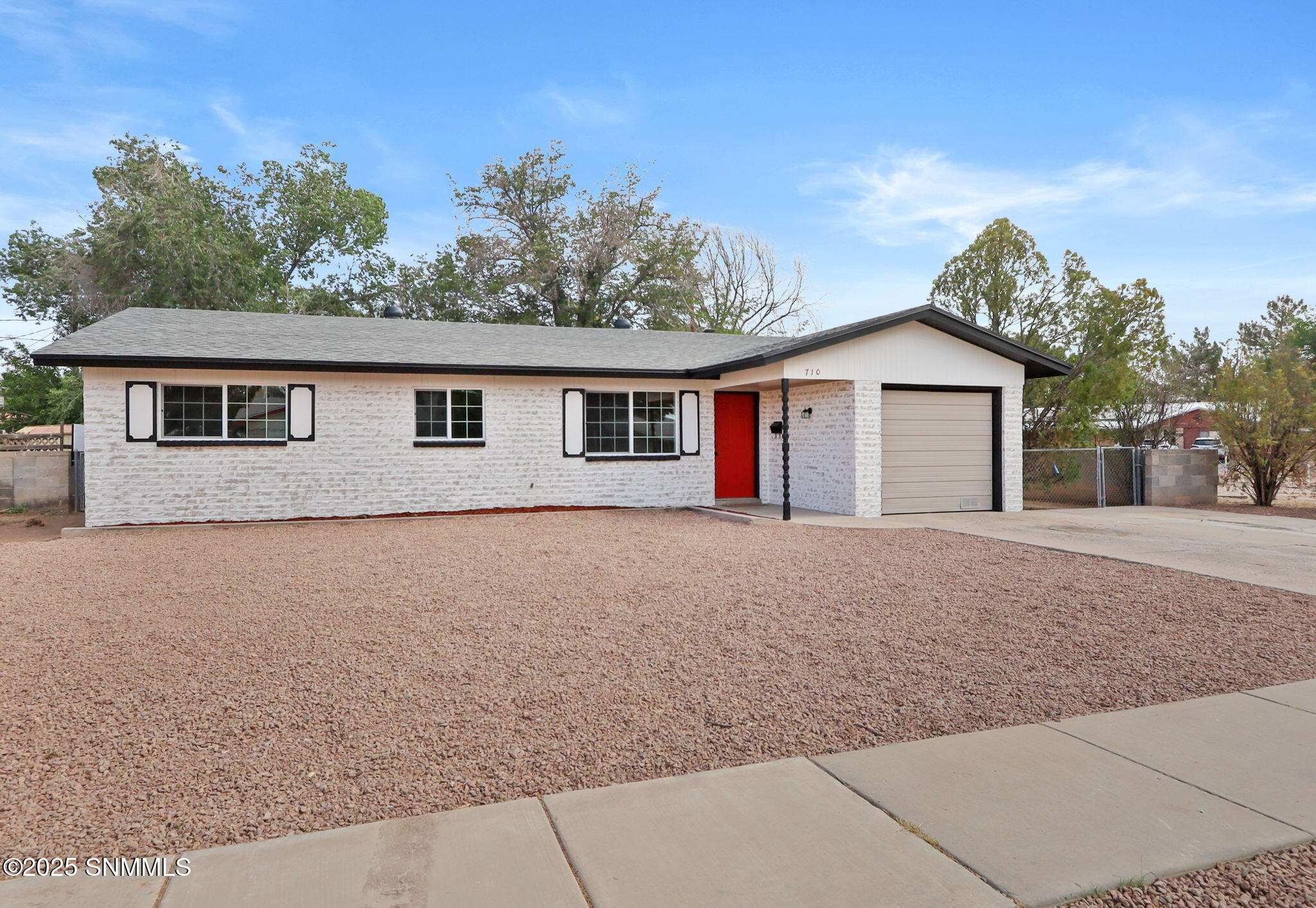 710 W Chestnut Avenue Property Photo