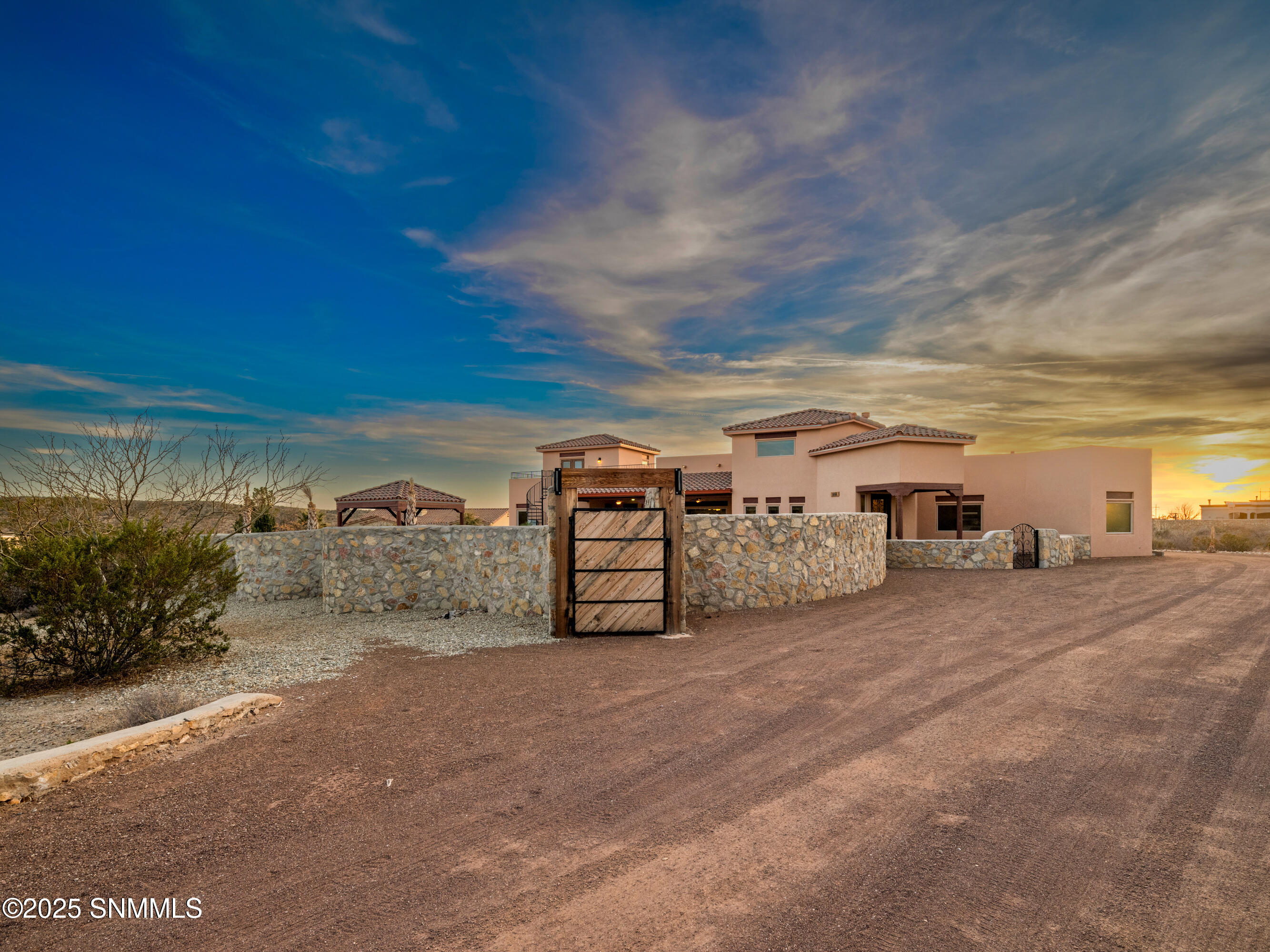 5668 Via Estrella Property Photo
