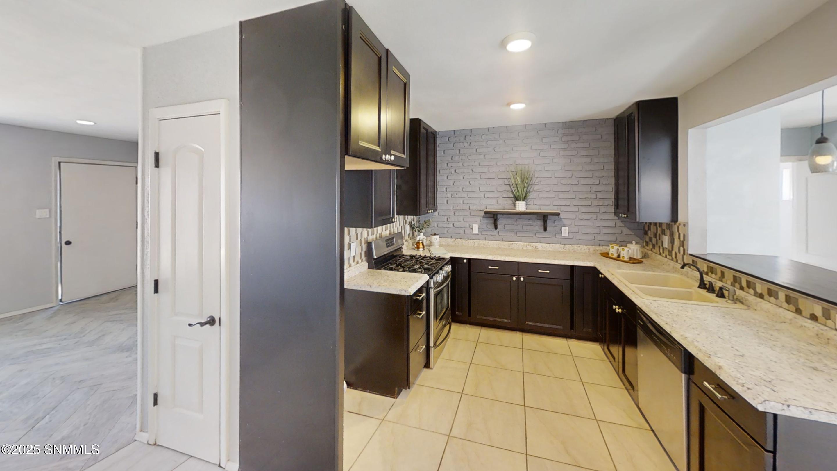 4033 N Fran Drive Property Photo 6