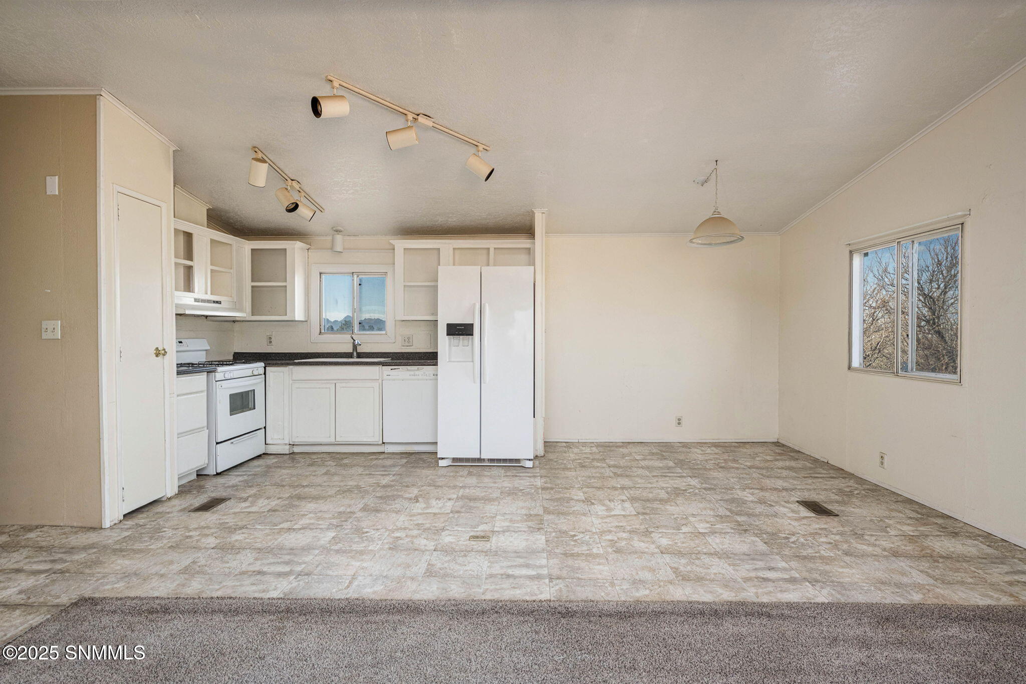8055 Stanley Road Property Photo 11