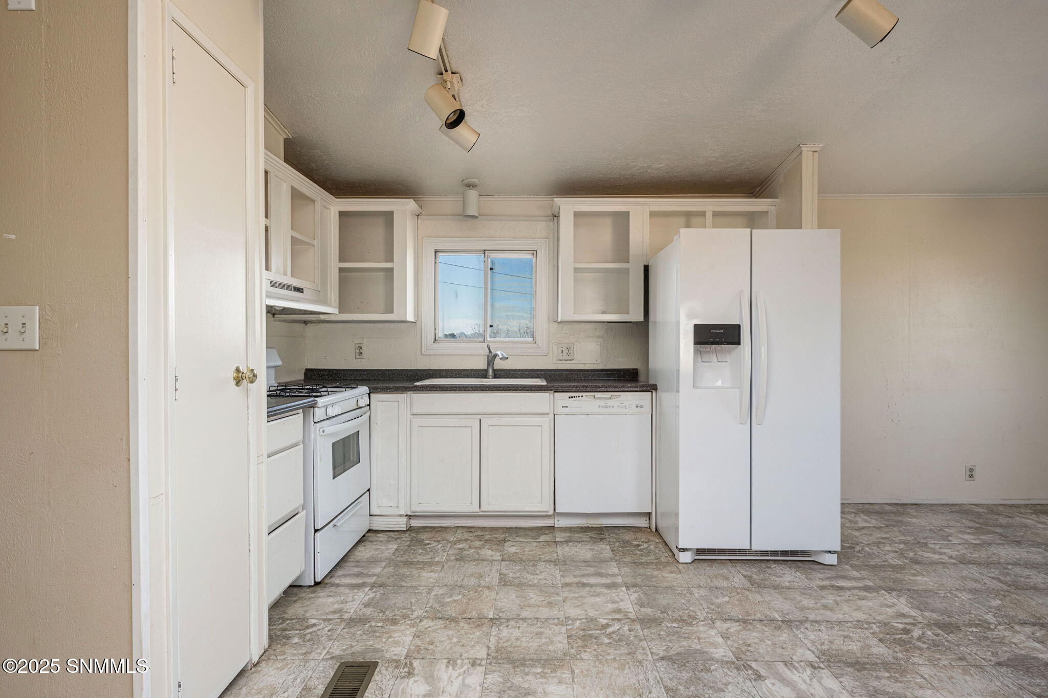 8055 Stanley Road Property Photo 12