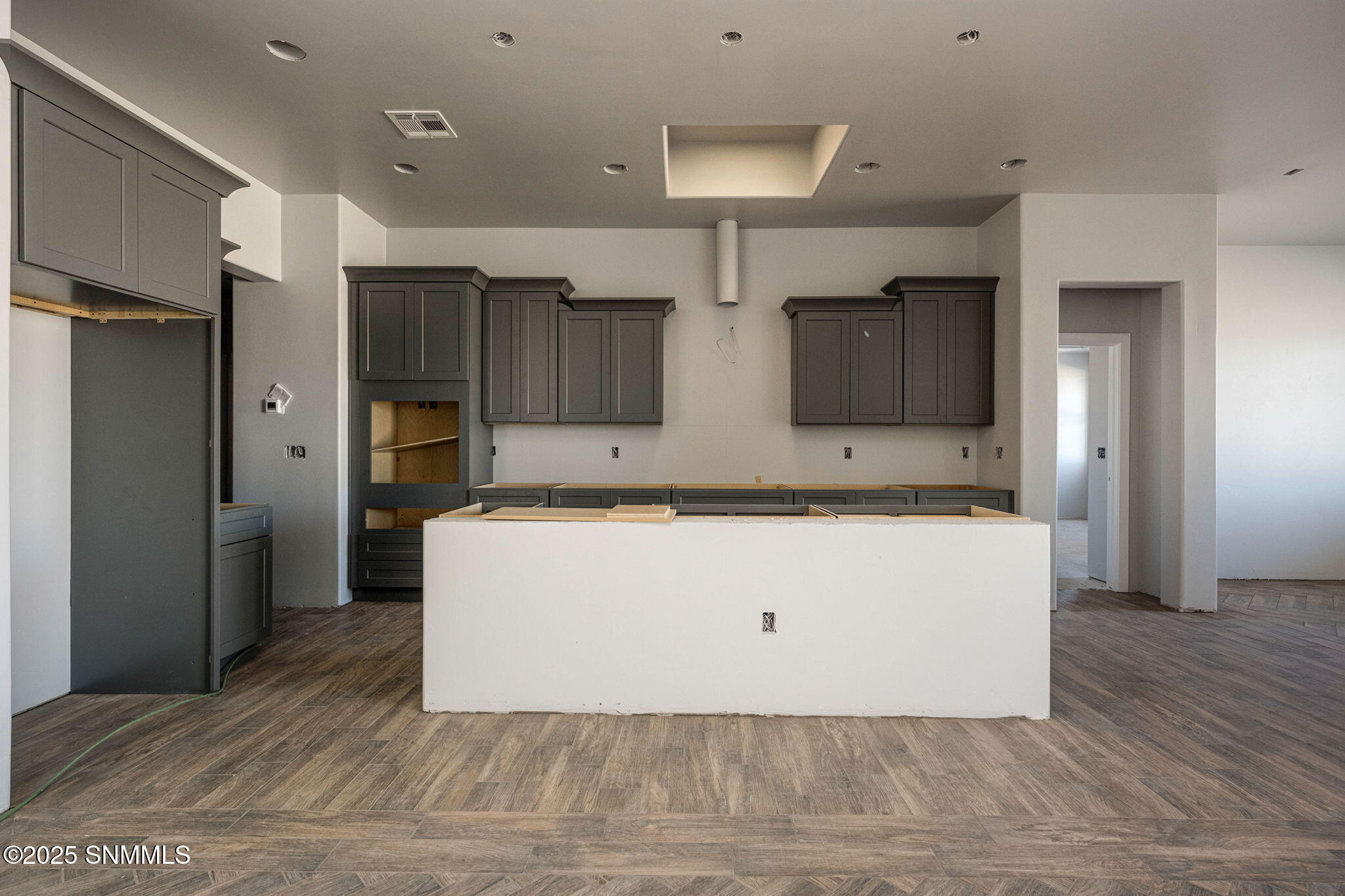 705 Basha Arc Property Photo 4