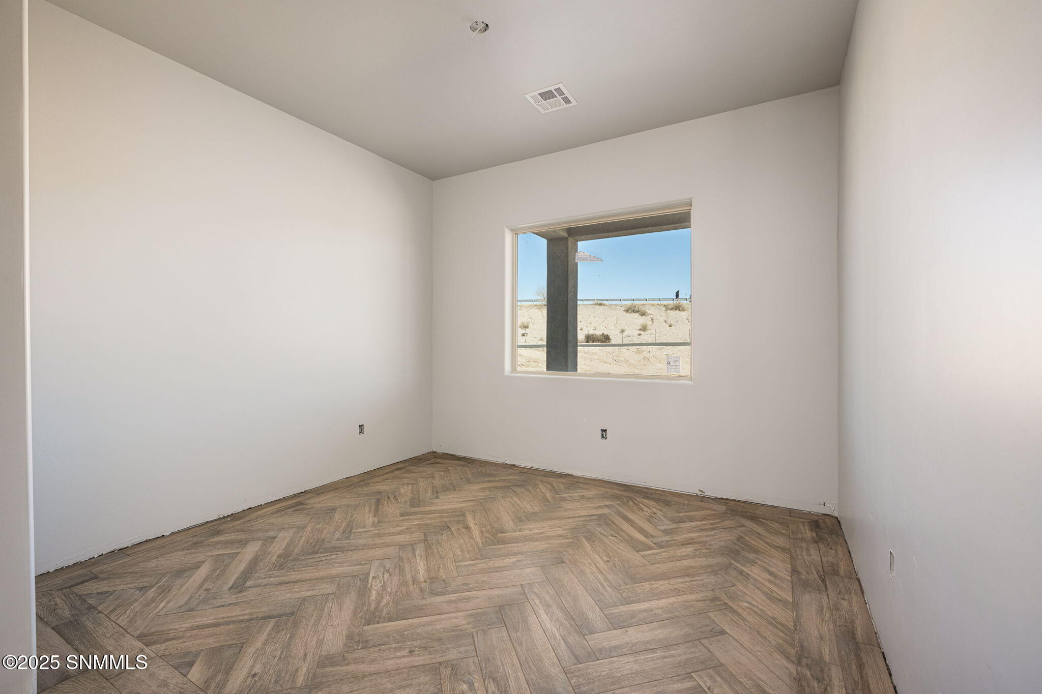 705 Basha Arc Property Photo 6