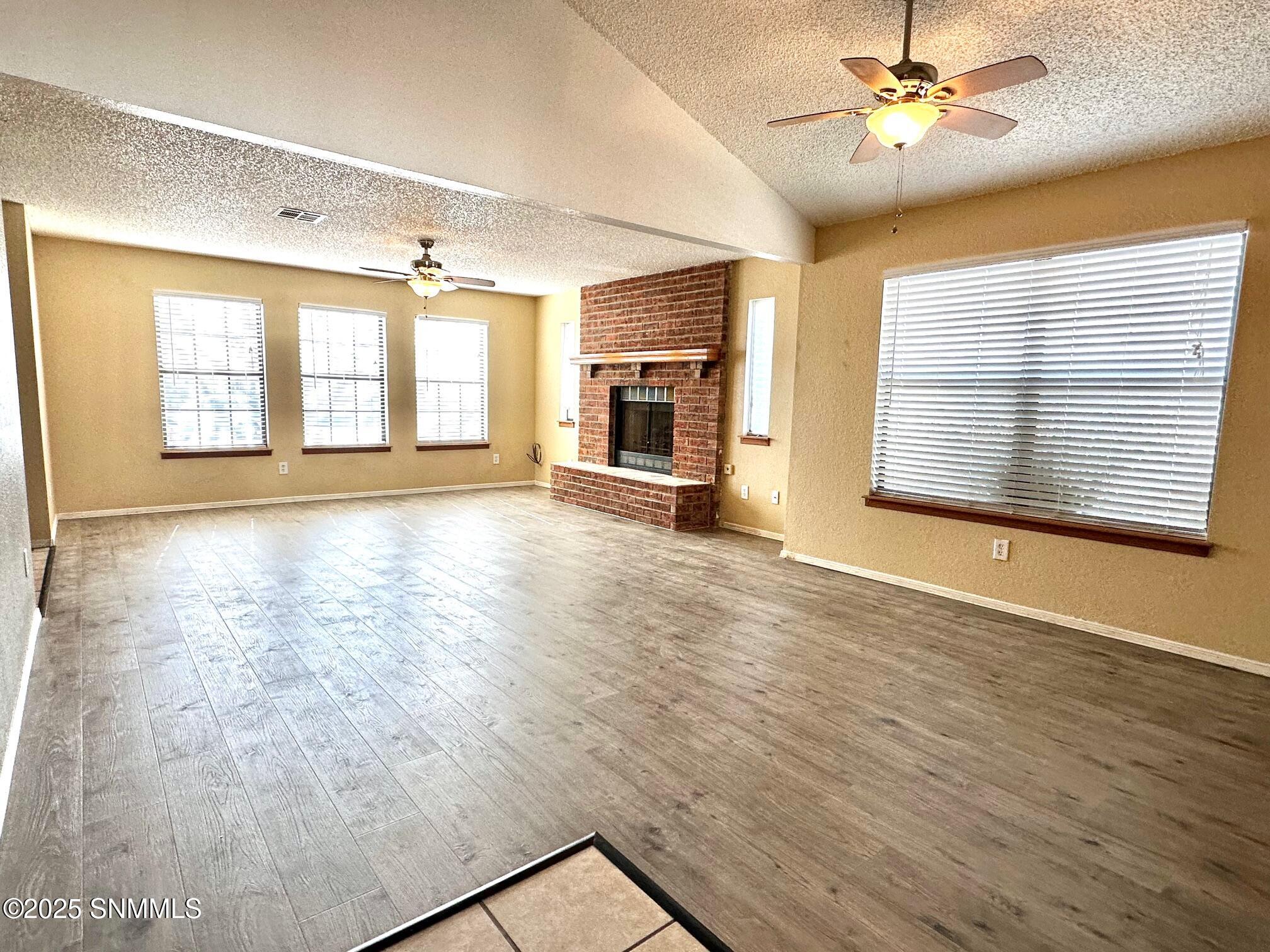 4907 Emerald Street Property Photo 4