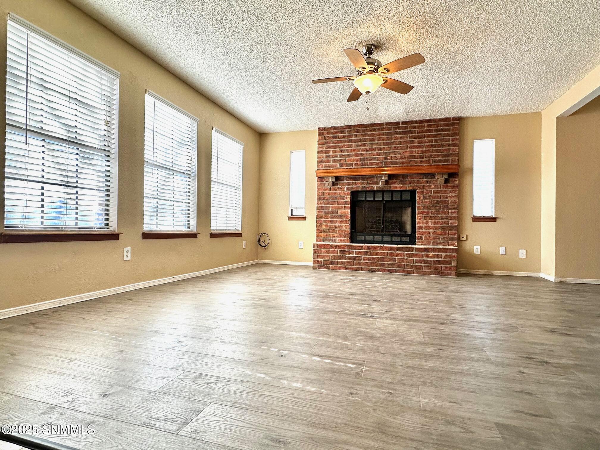 4907 Emerald Street Property Photo 5