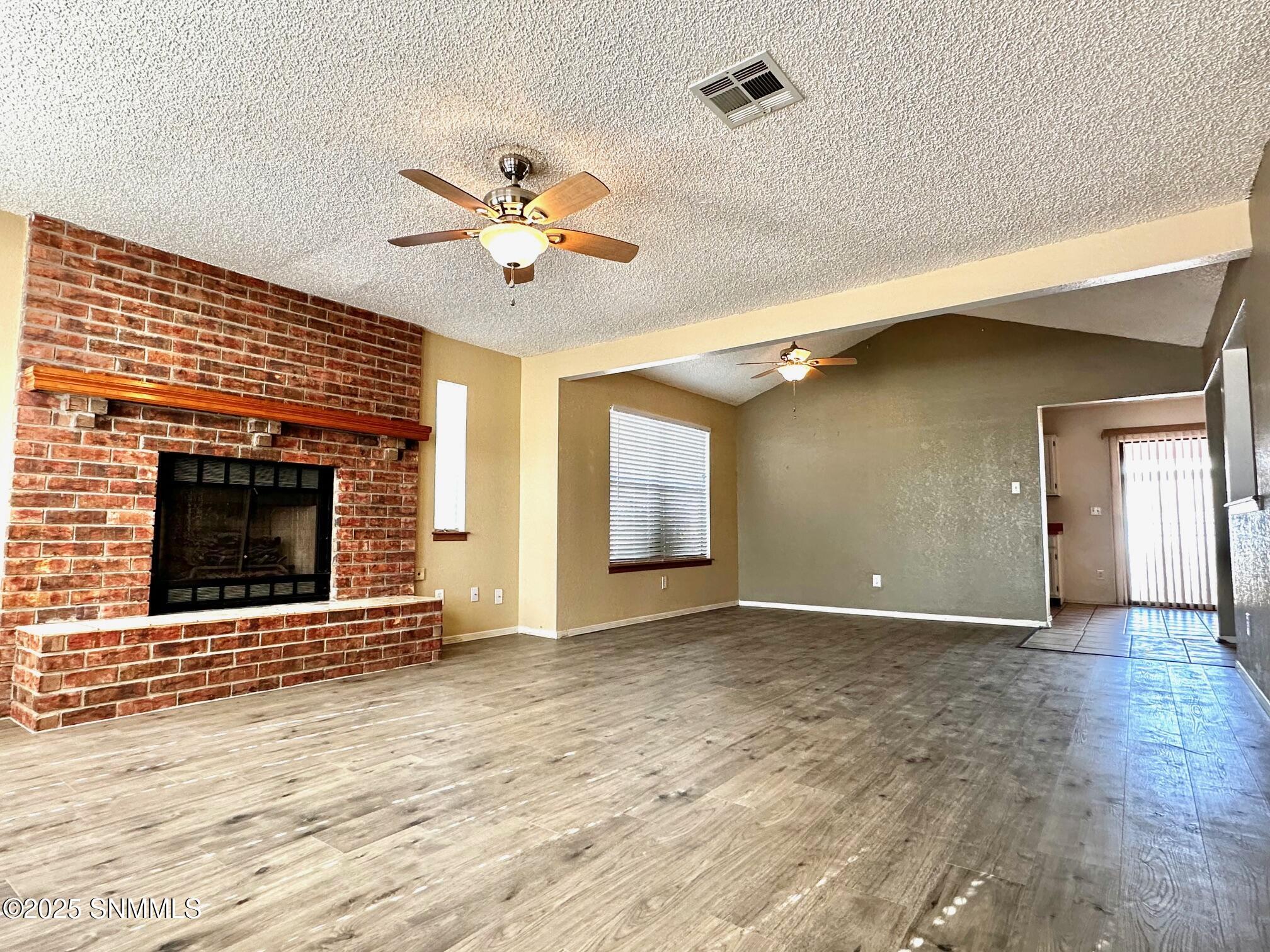 4907 Emerald Street Property Photo 6