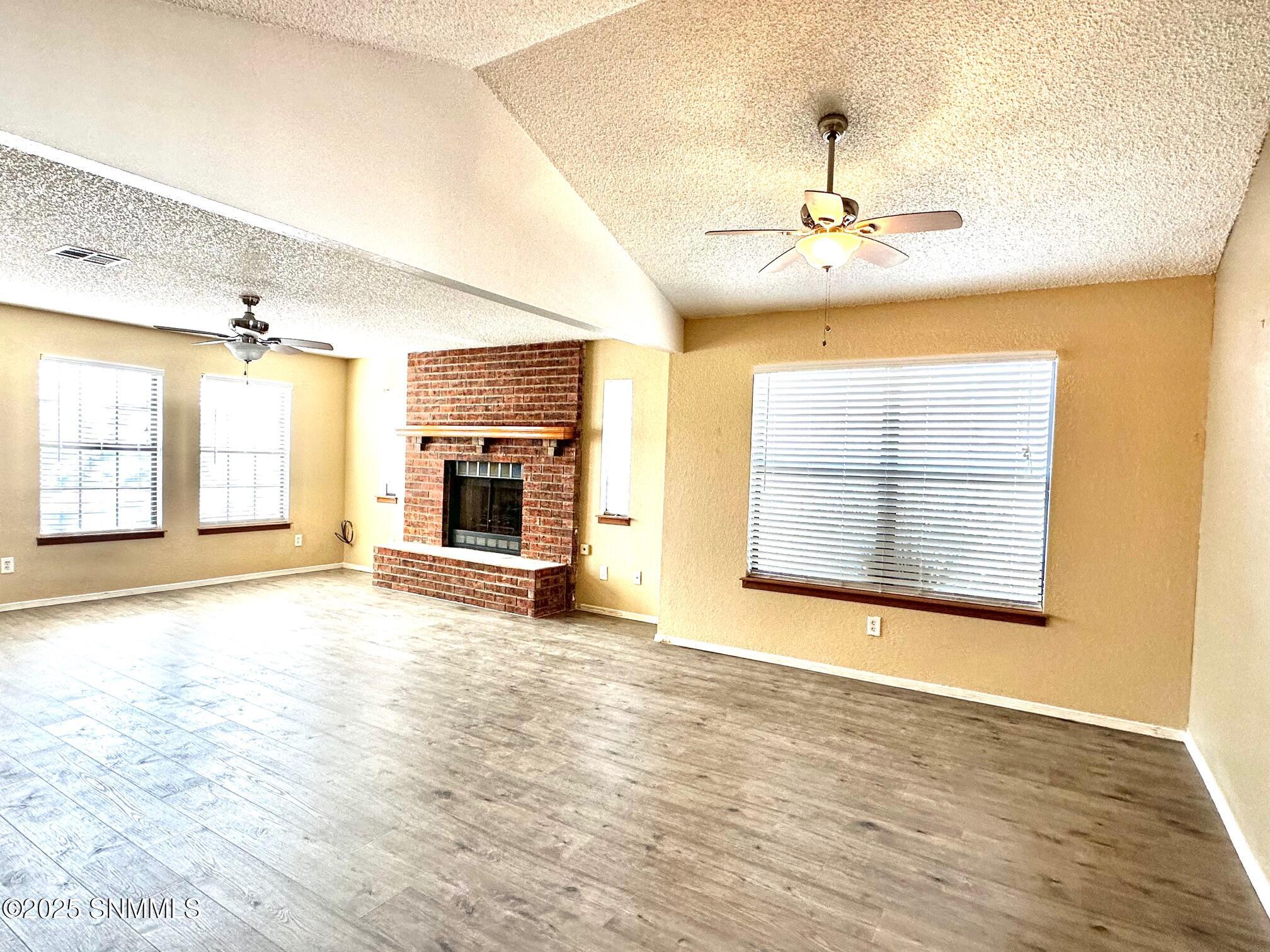 4907 Emerald Street Property Photo 8