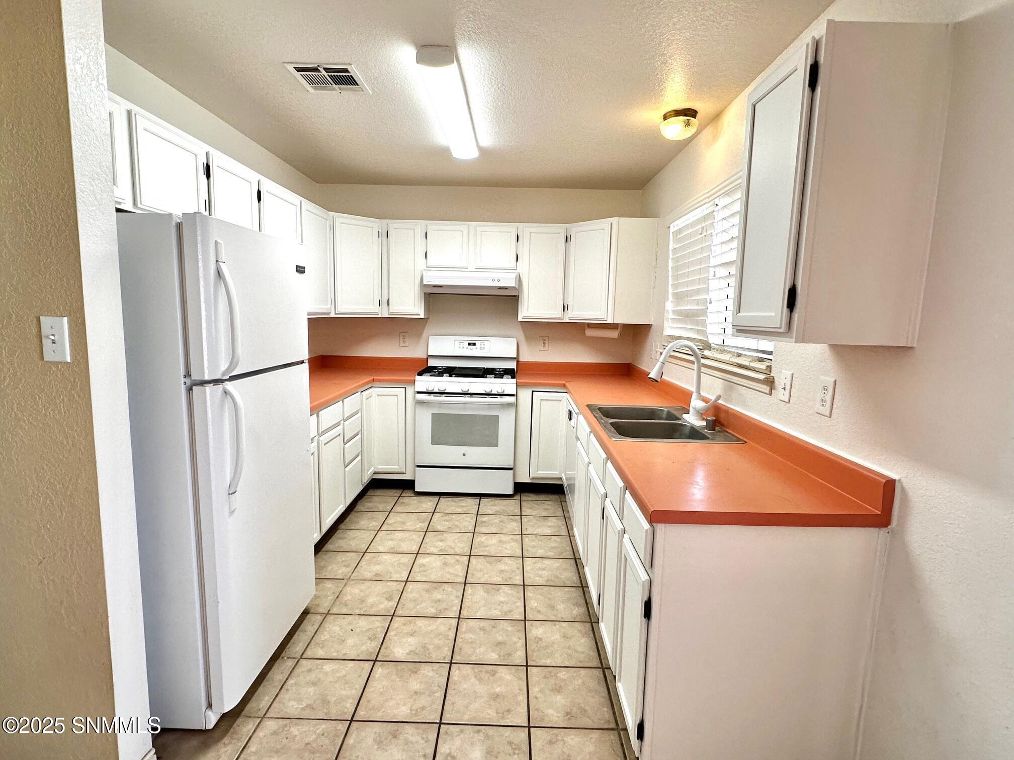 4907 Emerald Street Property Photo 10