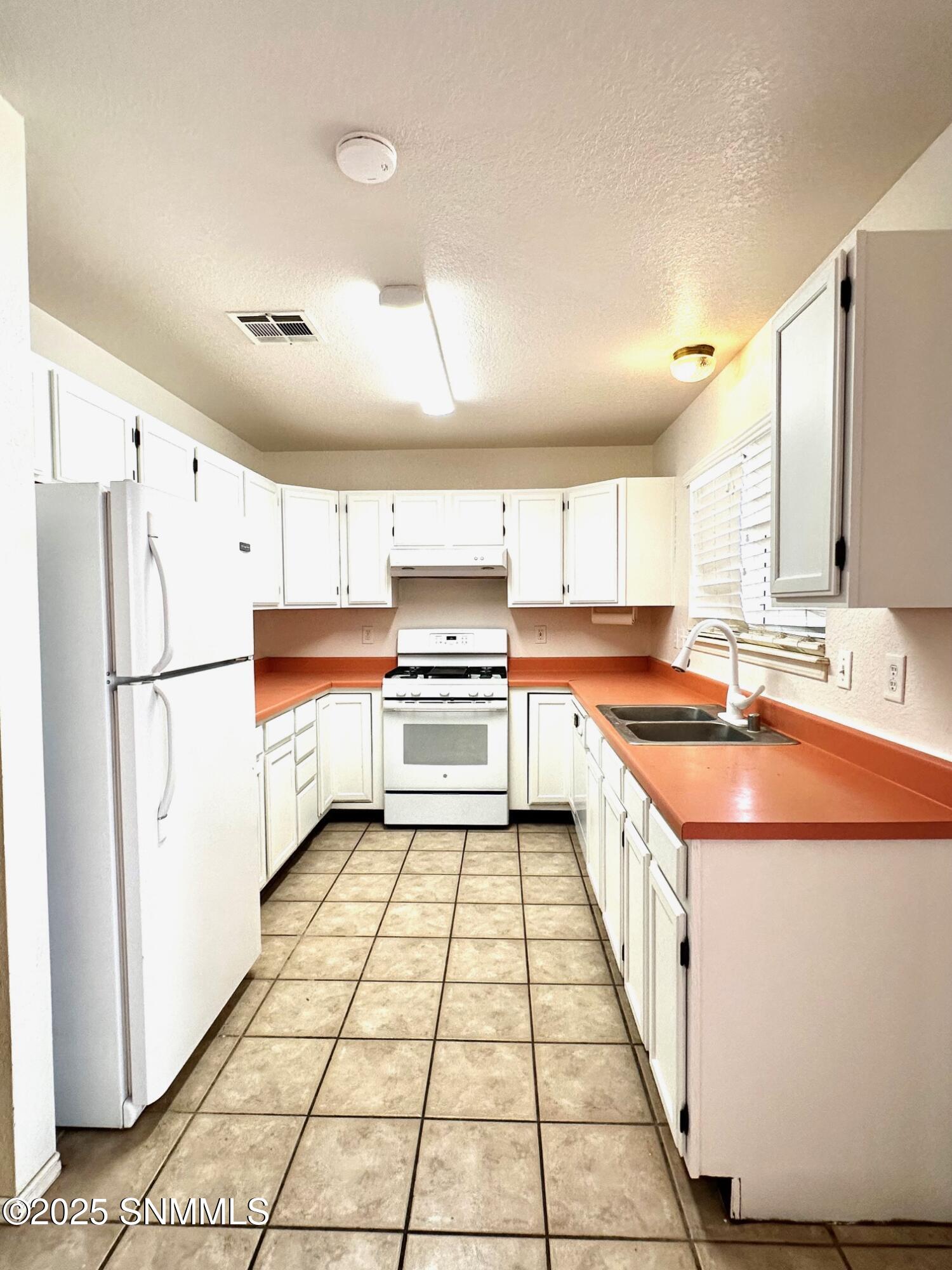4907 Emerald Street Property Photo 11