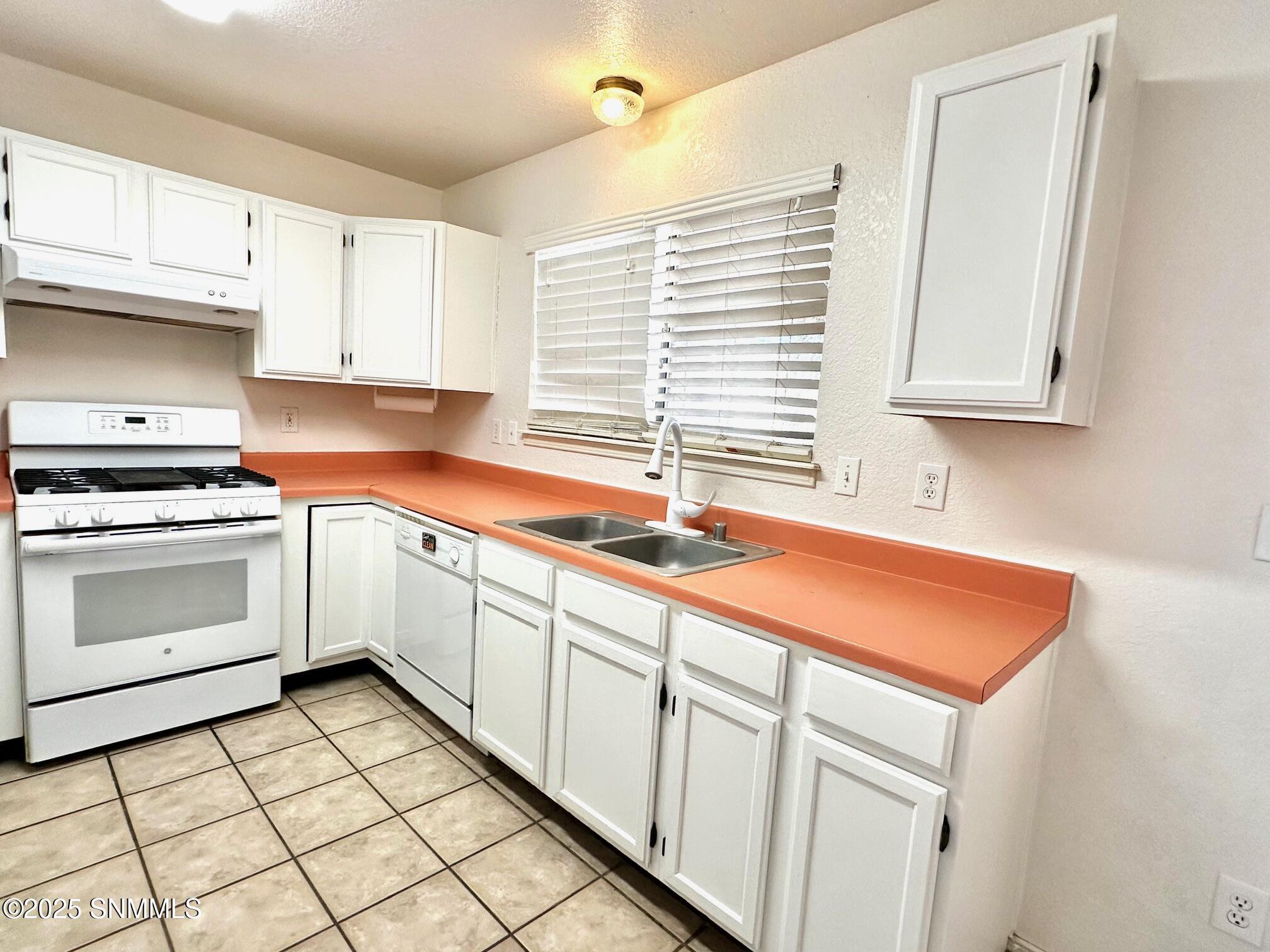 4907 Emerald Street Property Photo 12