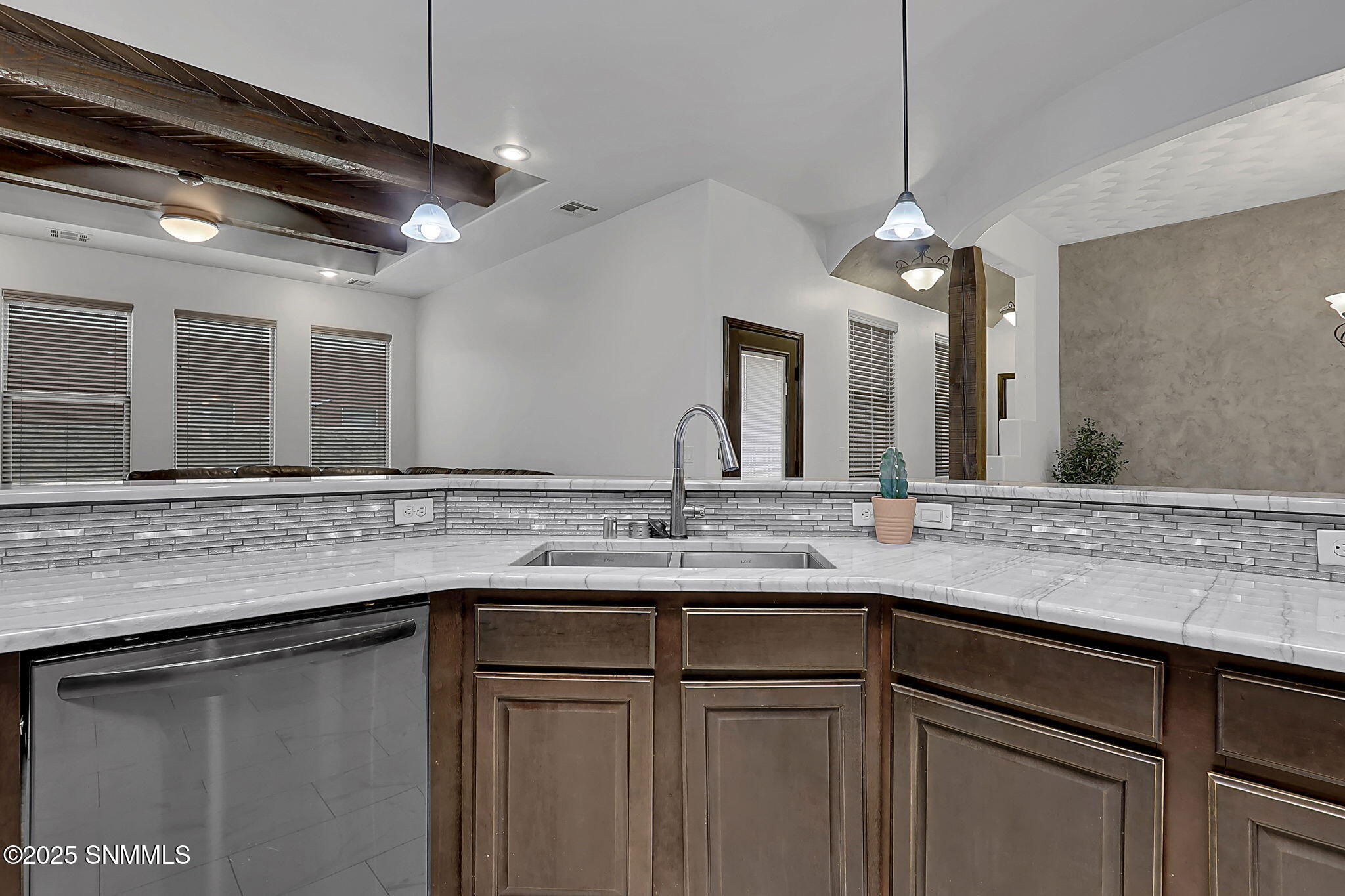 6097 Arosa Street Property Photo 14