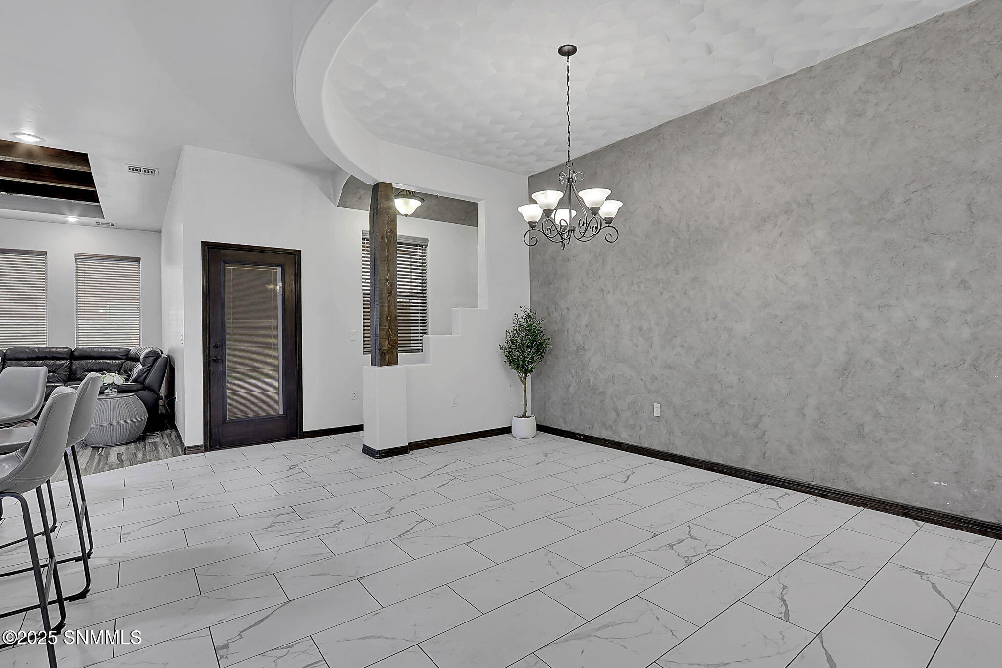 6097 Arosa Street Property Photo 15