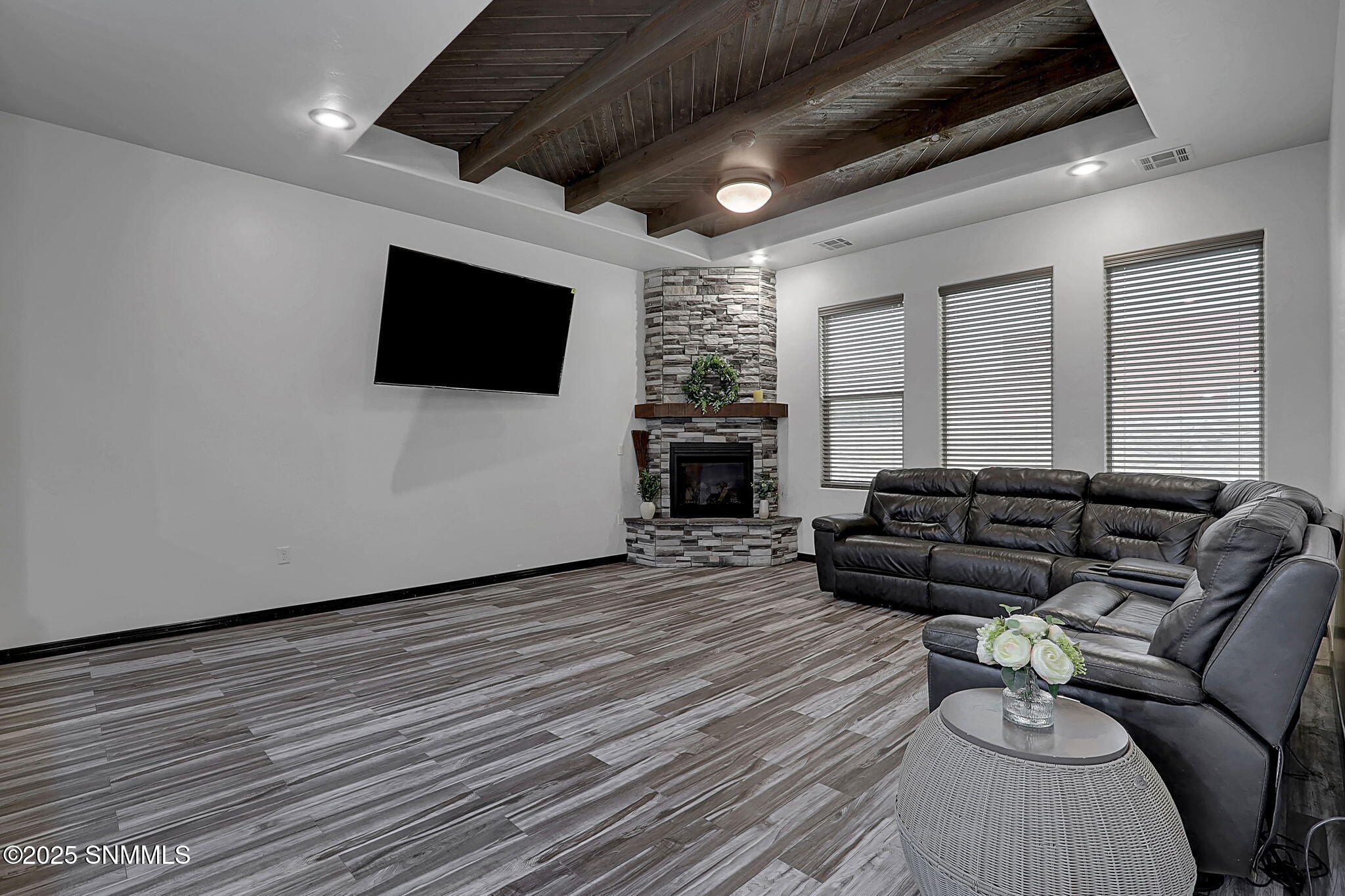 6097 Arosa Street Property Photo 17
