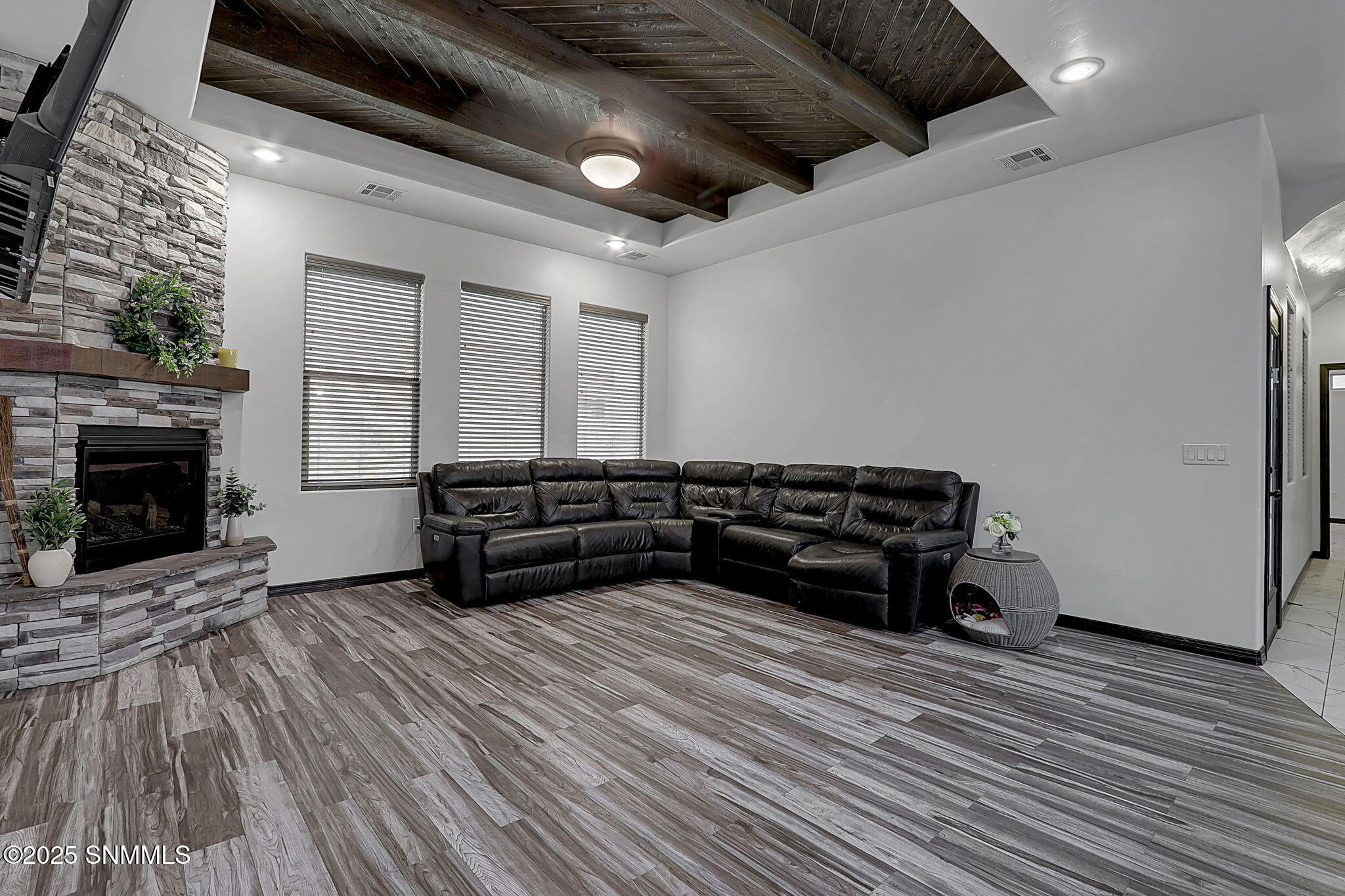 6097 Arosa Street Property Photo 18