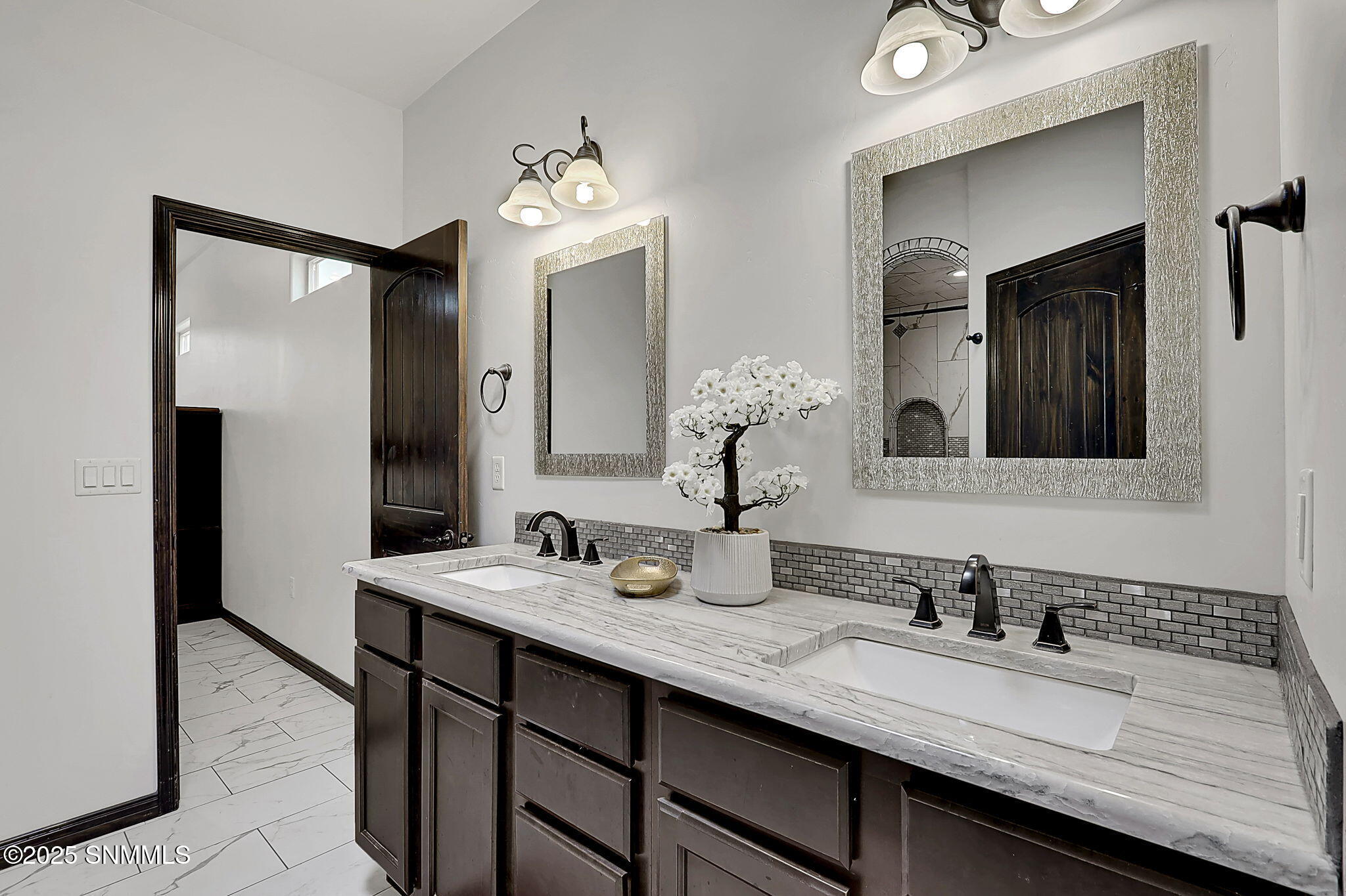 6097 Arosa Street Property Photo 24