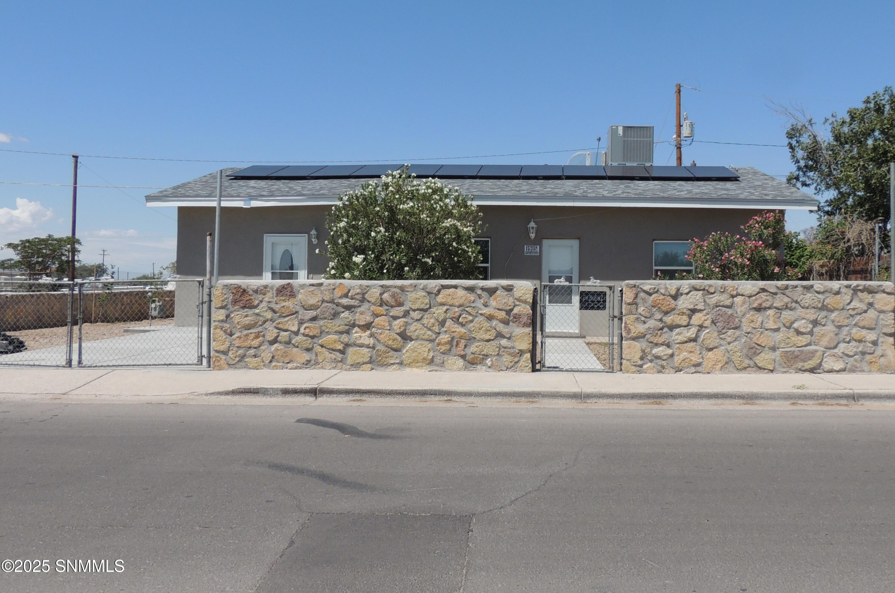 1915 Palomas Avenue Property Photo