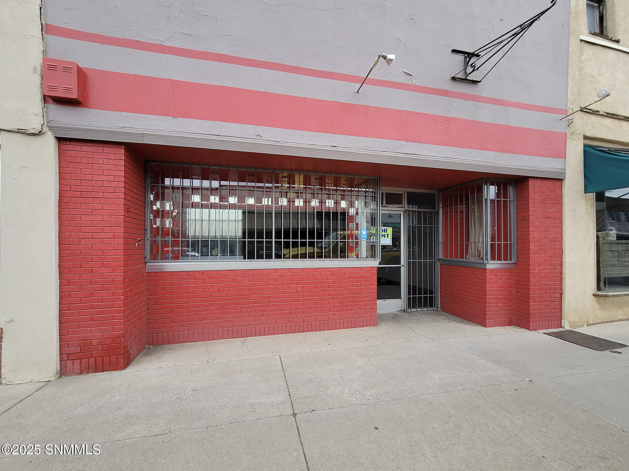 303 N Bullard Street Property Photo